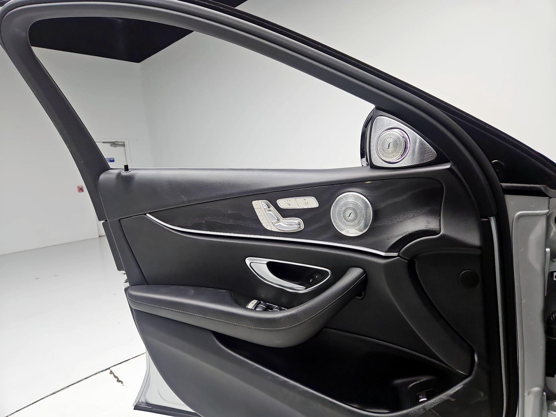 Thumbnail: 2017 Mercedes-Benz E-Class - 10