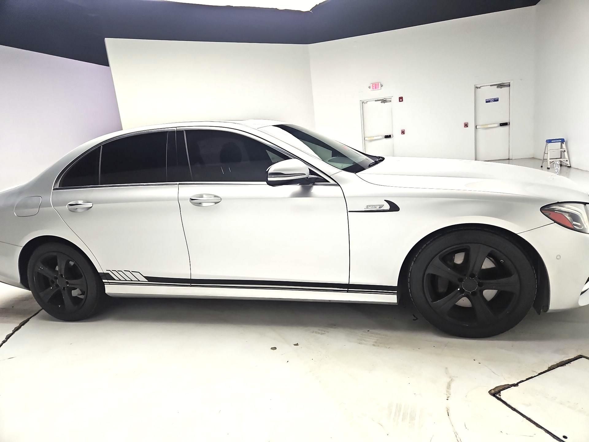 Thumbnail: 2017 Mercedes-Benz E-Class - 4
