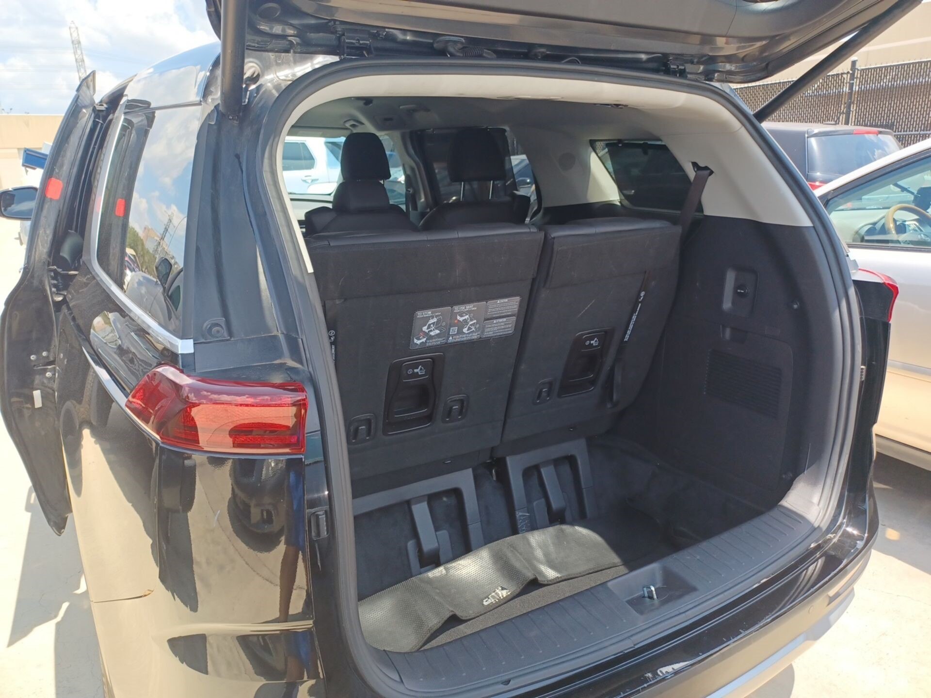 Thumbnail: 2024 Kia Carnival - 18