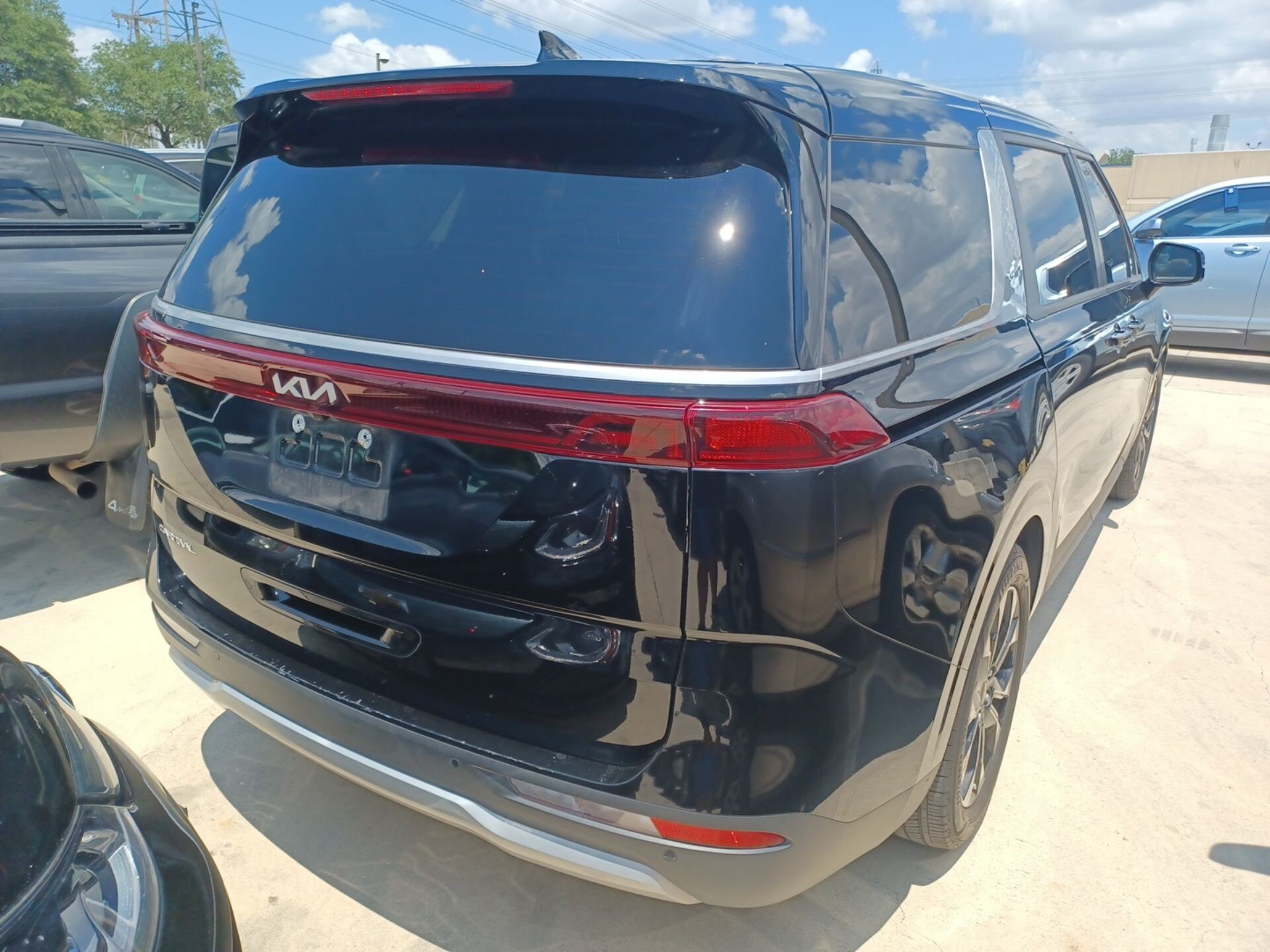 Thumbnail: 2024 Kia Carnival - 3