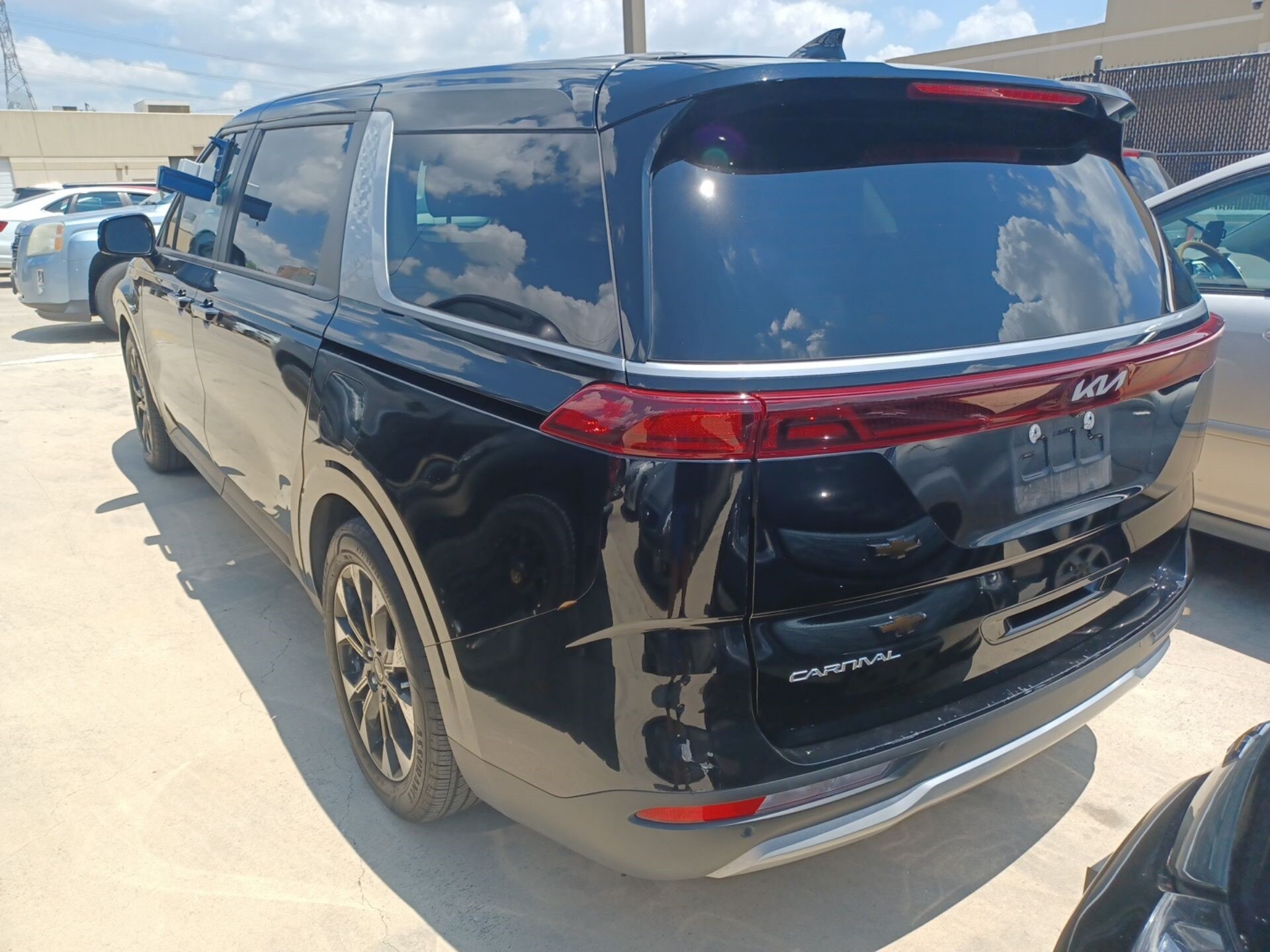 Thumbnail: 2024 Kia Carnival - 4