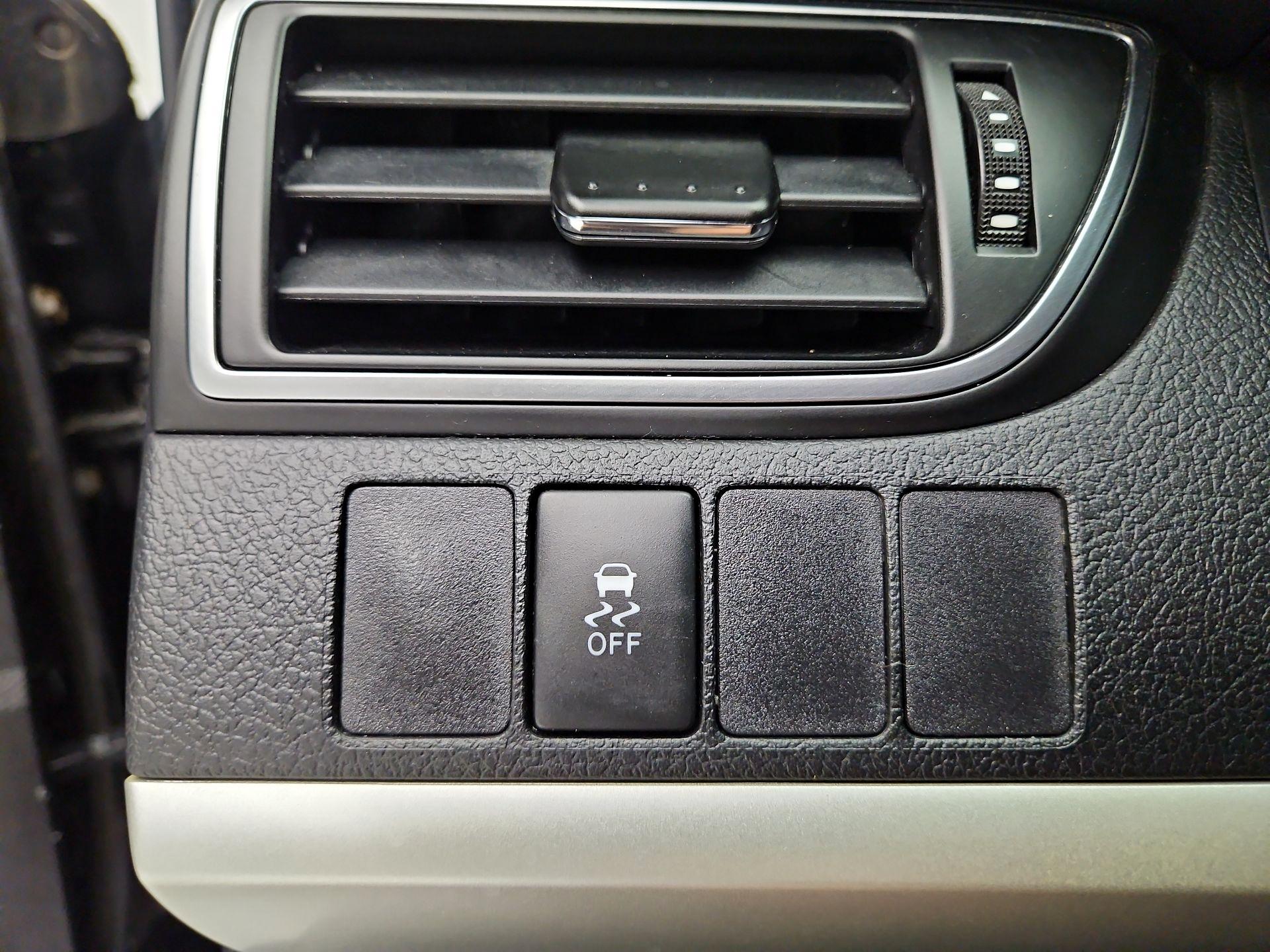Thumbnail: 2015 Toyota Camry - 13
