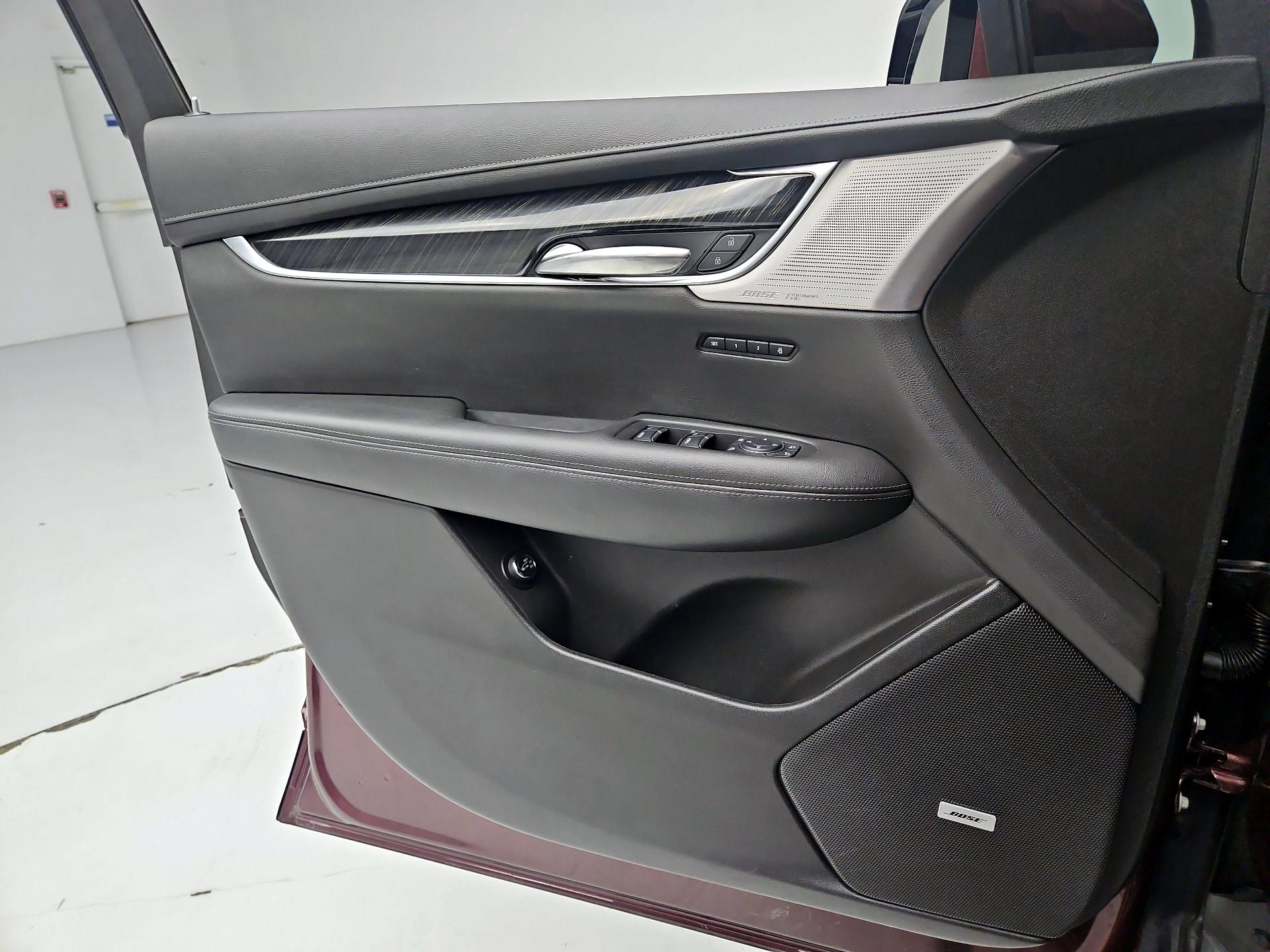 Thumbnail: 2022 Cadillac XT6 - 12