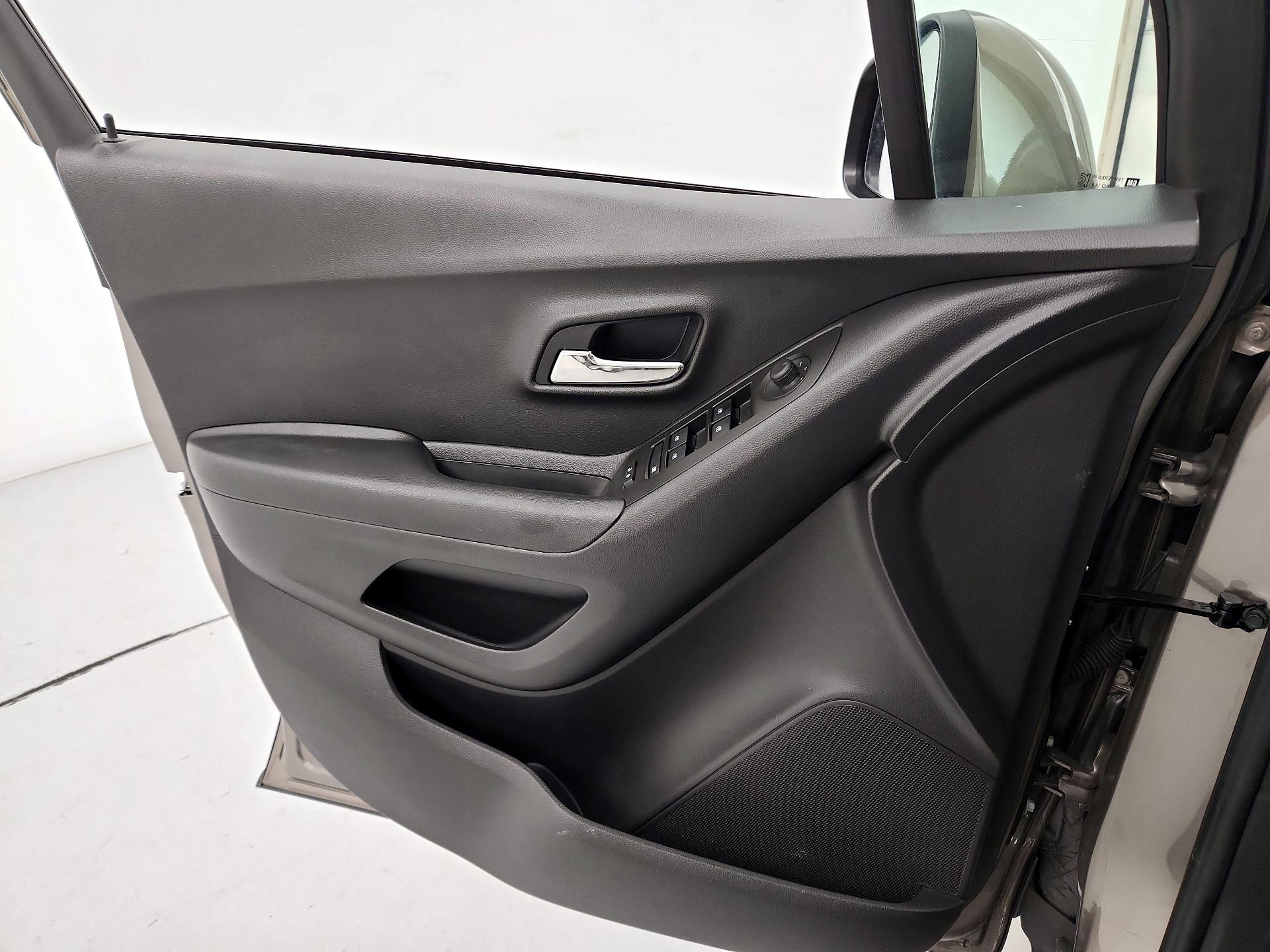 Thumbnail: 2021 Chevrolet Trax - 12
