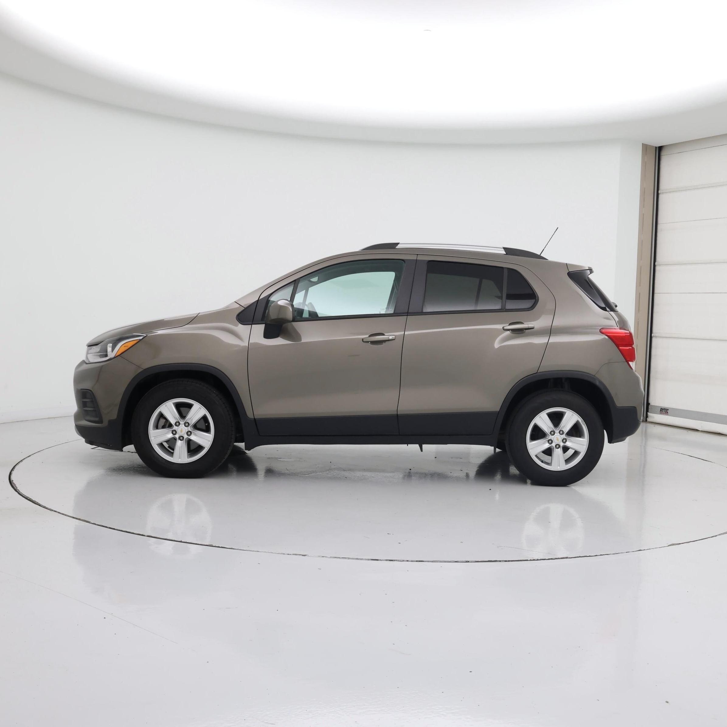 Thumbnail: 2021 Chevrolet Trax - 3