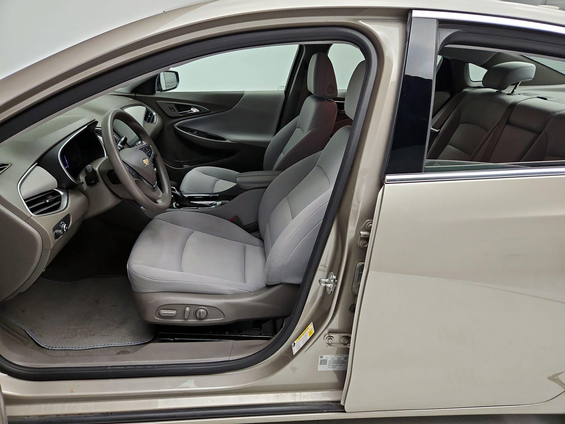 Thumbnail: 2022 Chevrolet Malibu - 9