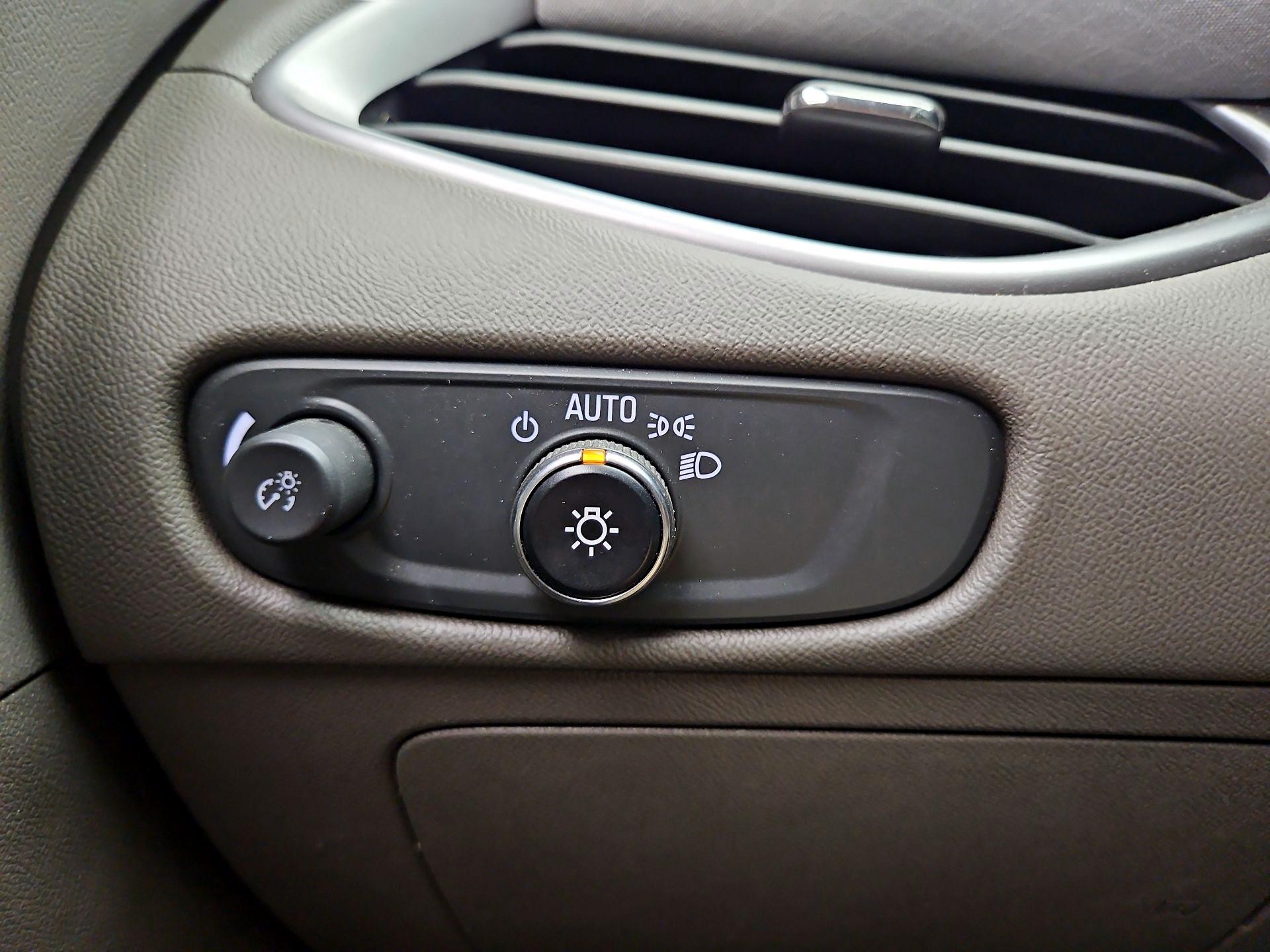 Thumbnail: 2022 Chevrolet Malibu - 11