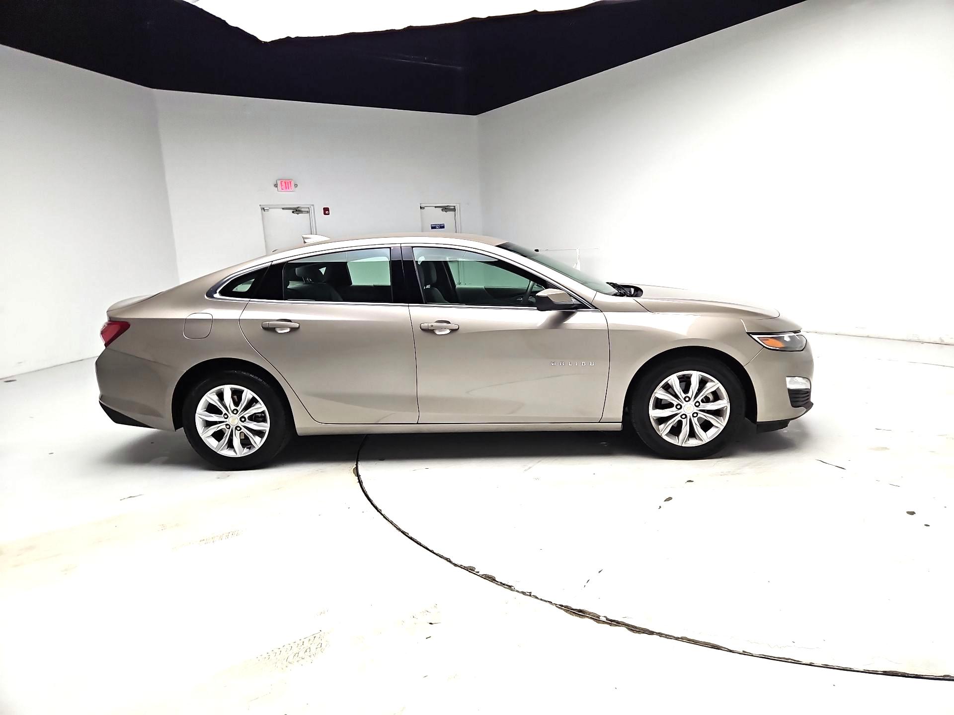 Thumbnail: 2022 Chevrolet Malibu - 4