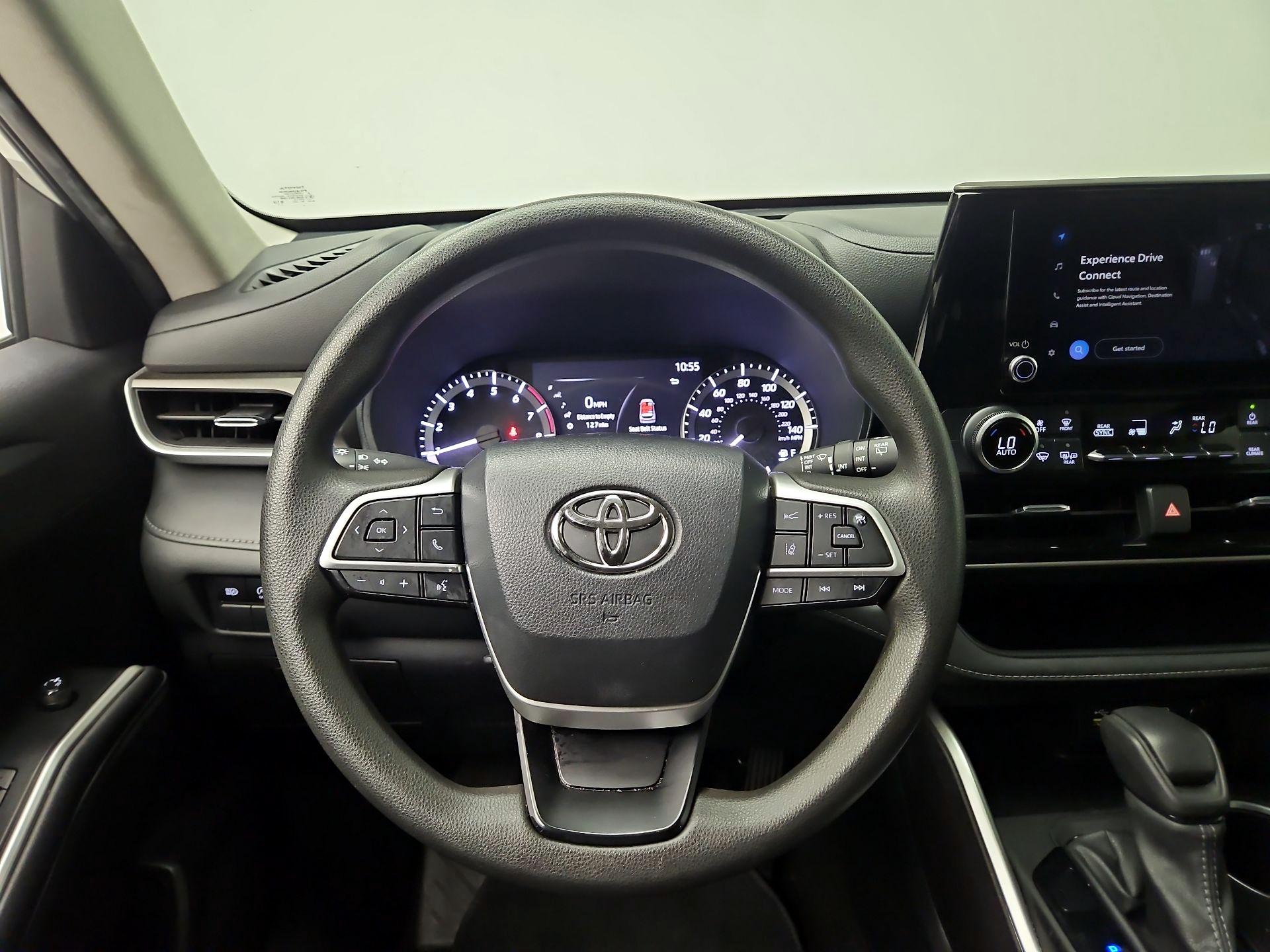 Thumbnail: 2023 Toyota Highlander - 10