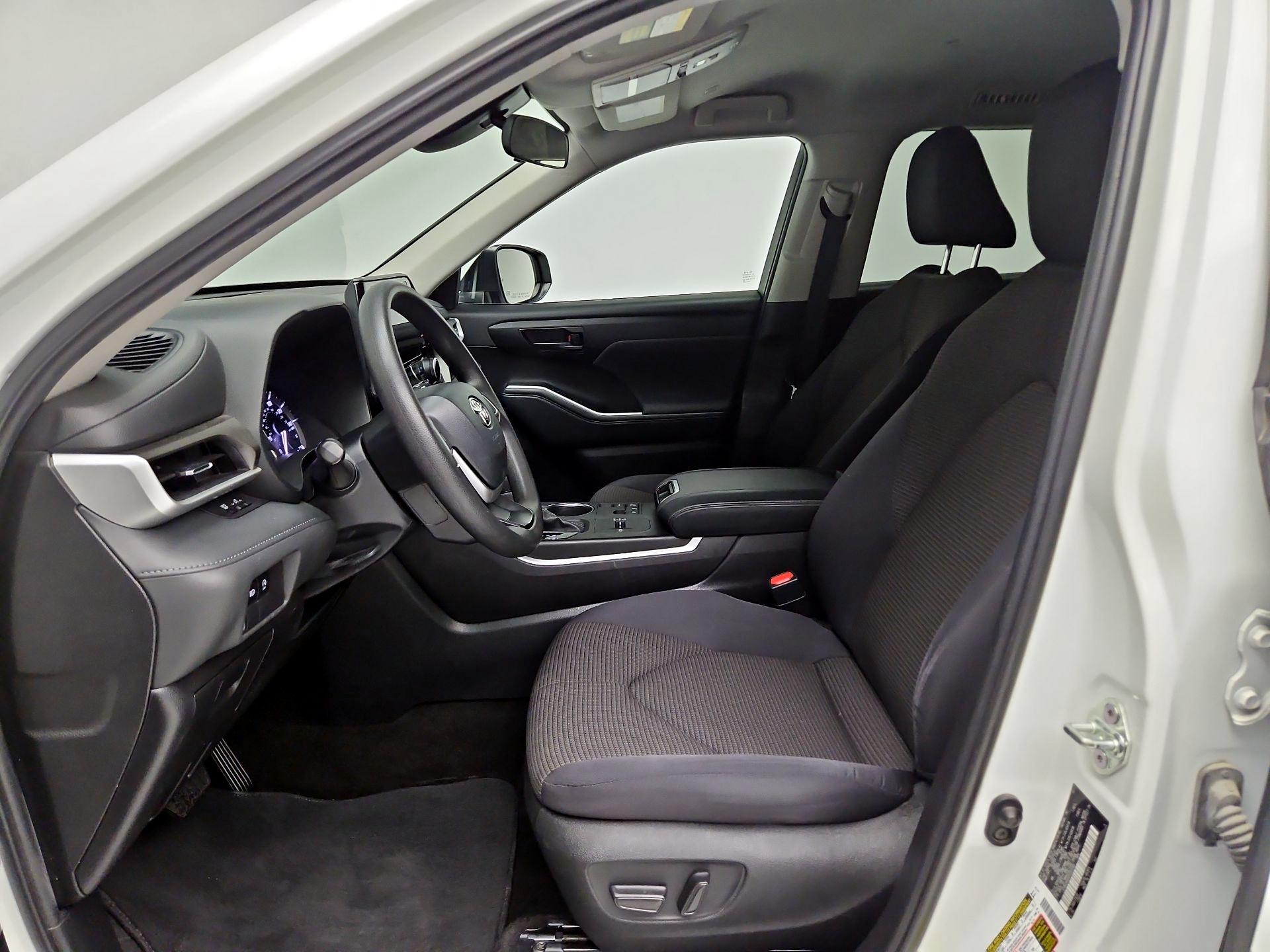 Thumbnail: 2023 Toyota Highlander - 11