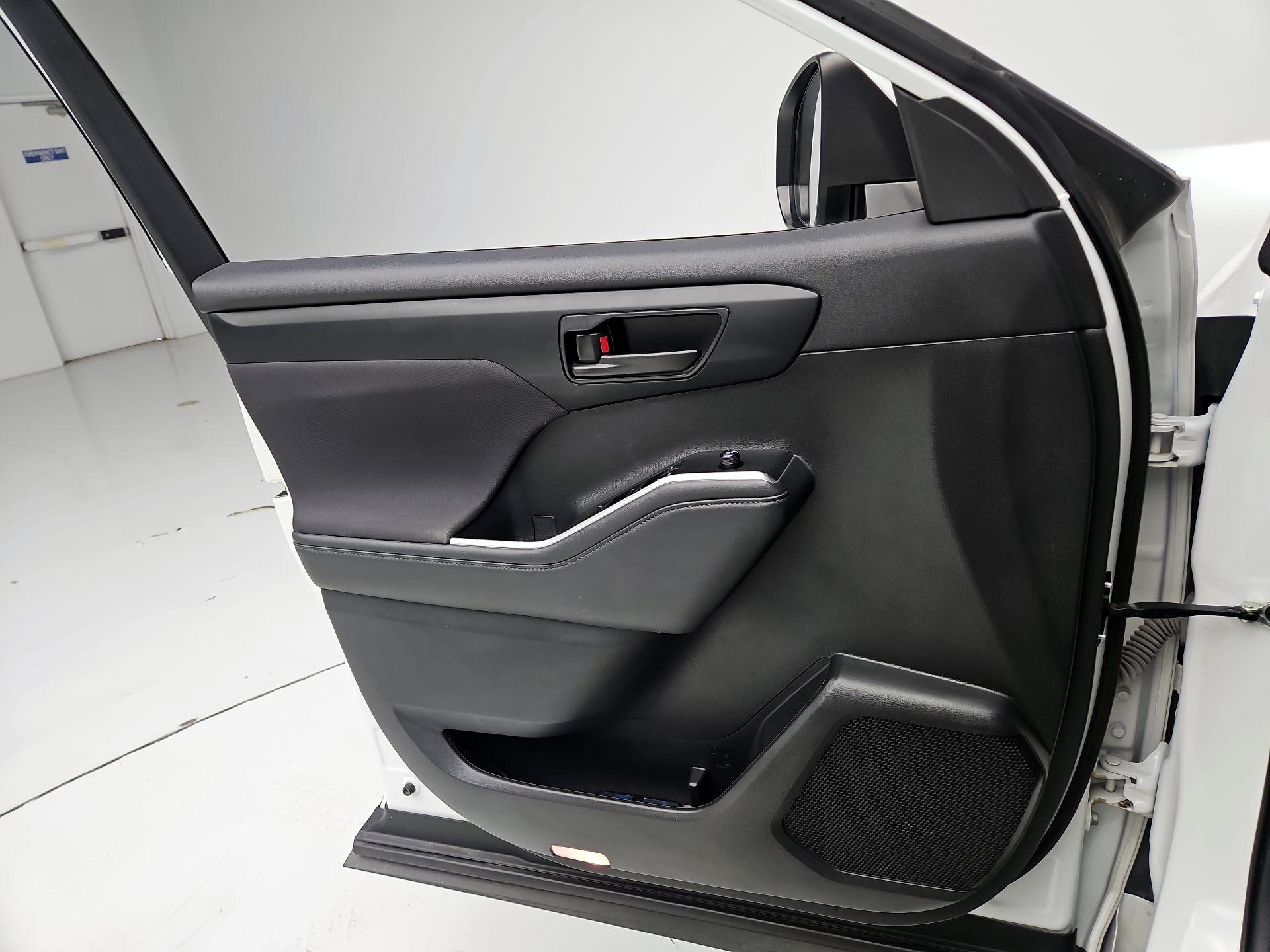 Thumbnail: 2023 Toyota Highlander - 12