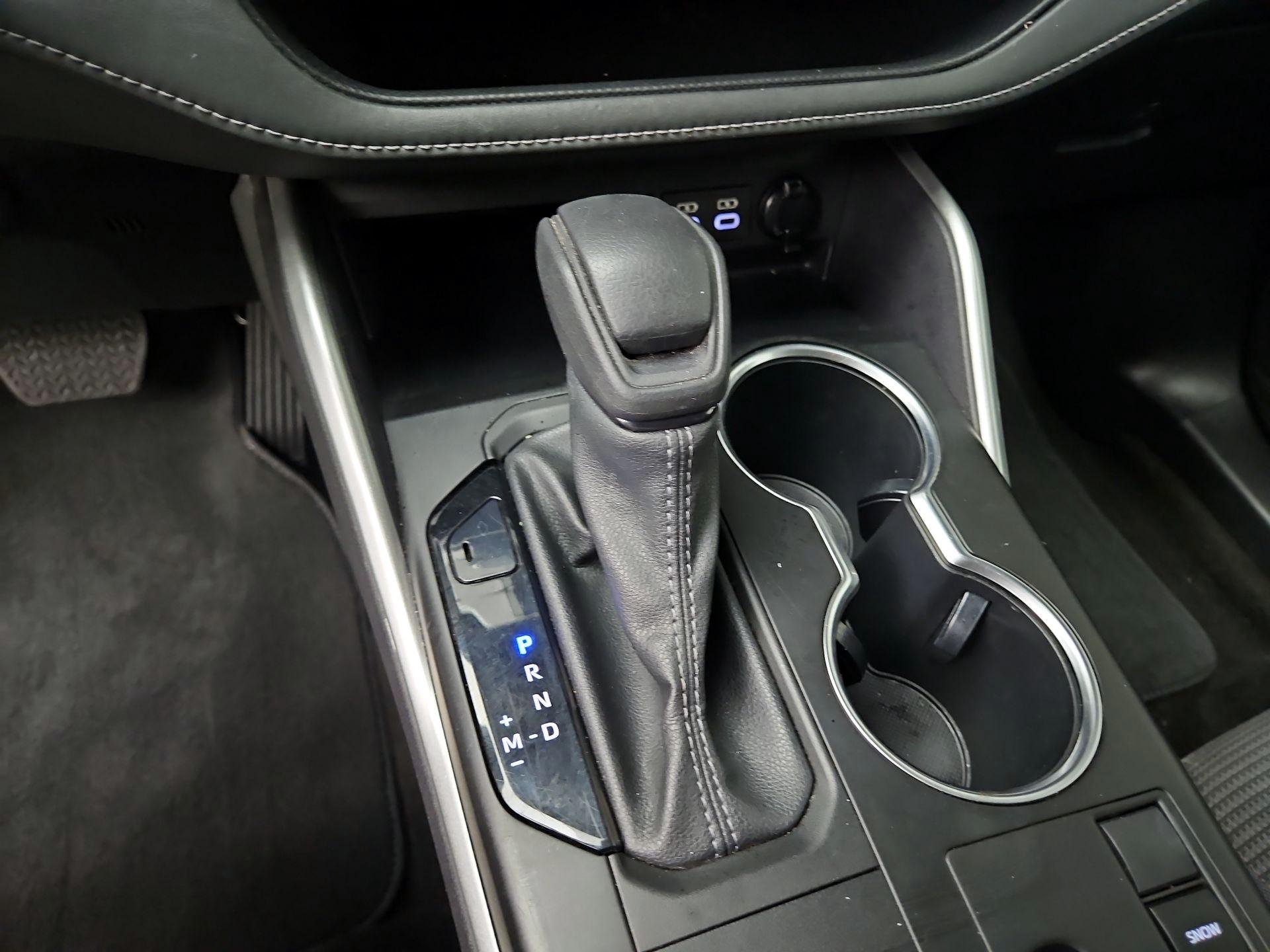 Thumbnail: 2023 Toyota Highlander - 17