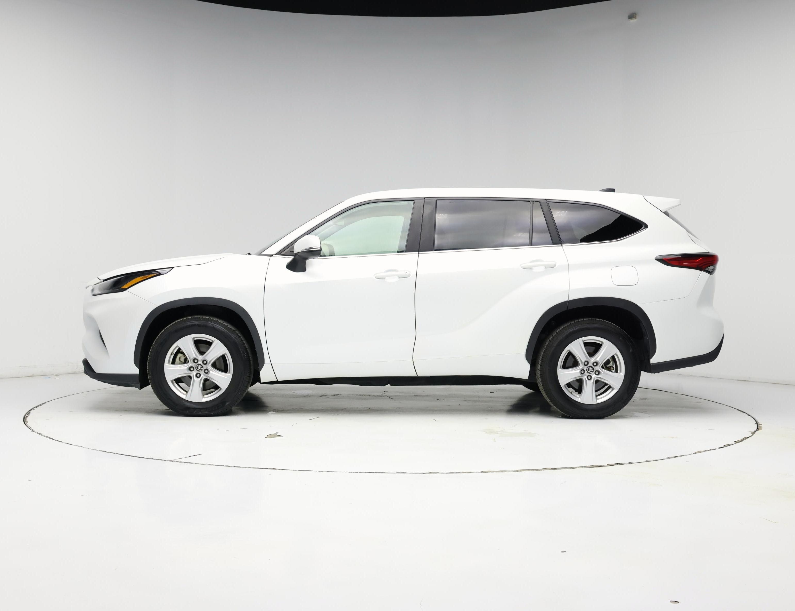 Thumbnail: 2023 Toyota Highlander - 3