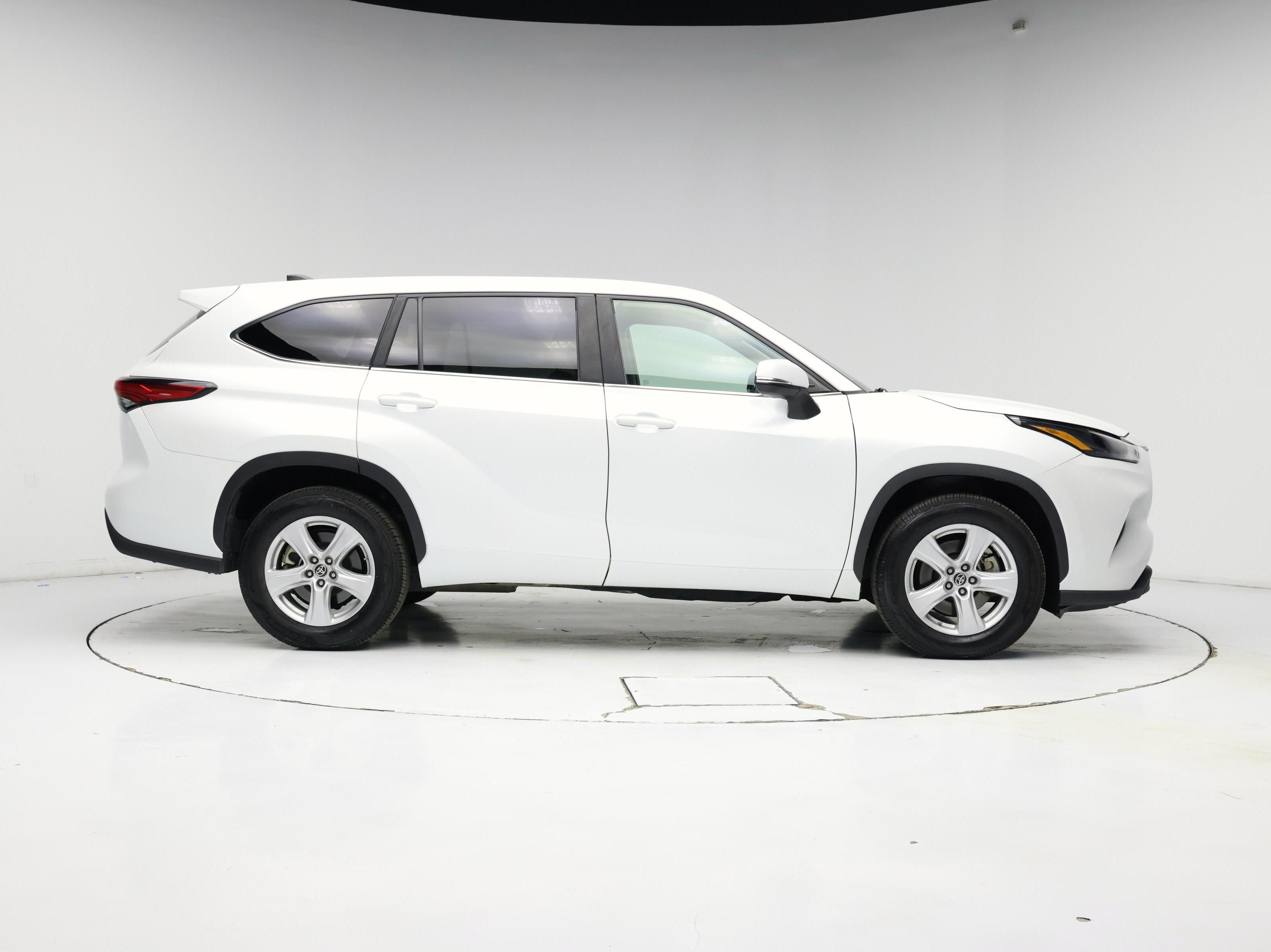 Thumbnail: 2023 Toyota Highlander - 7