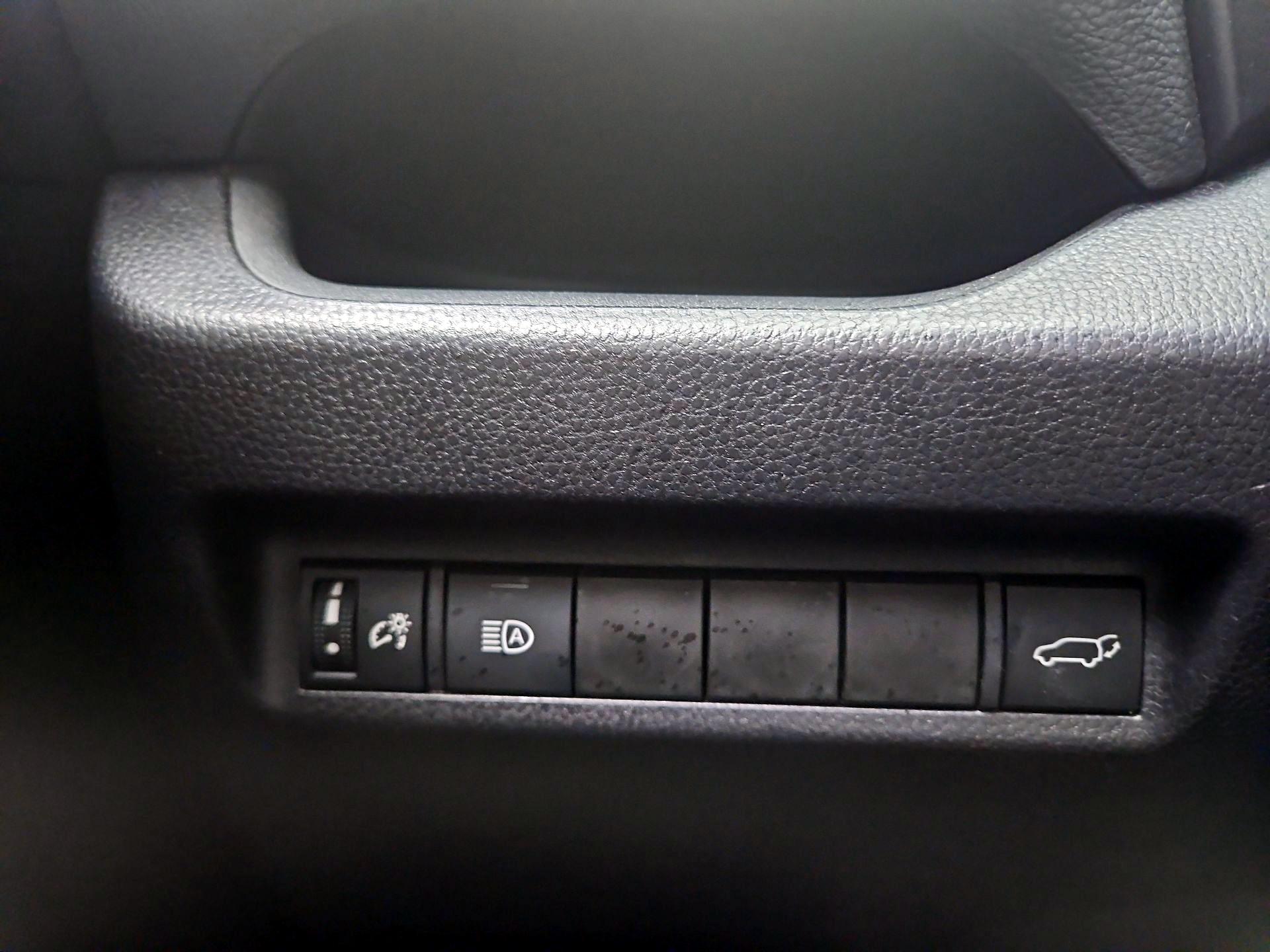 Thumbnail: 2021 Toyota RAV4 - 11
