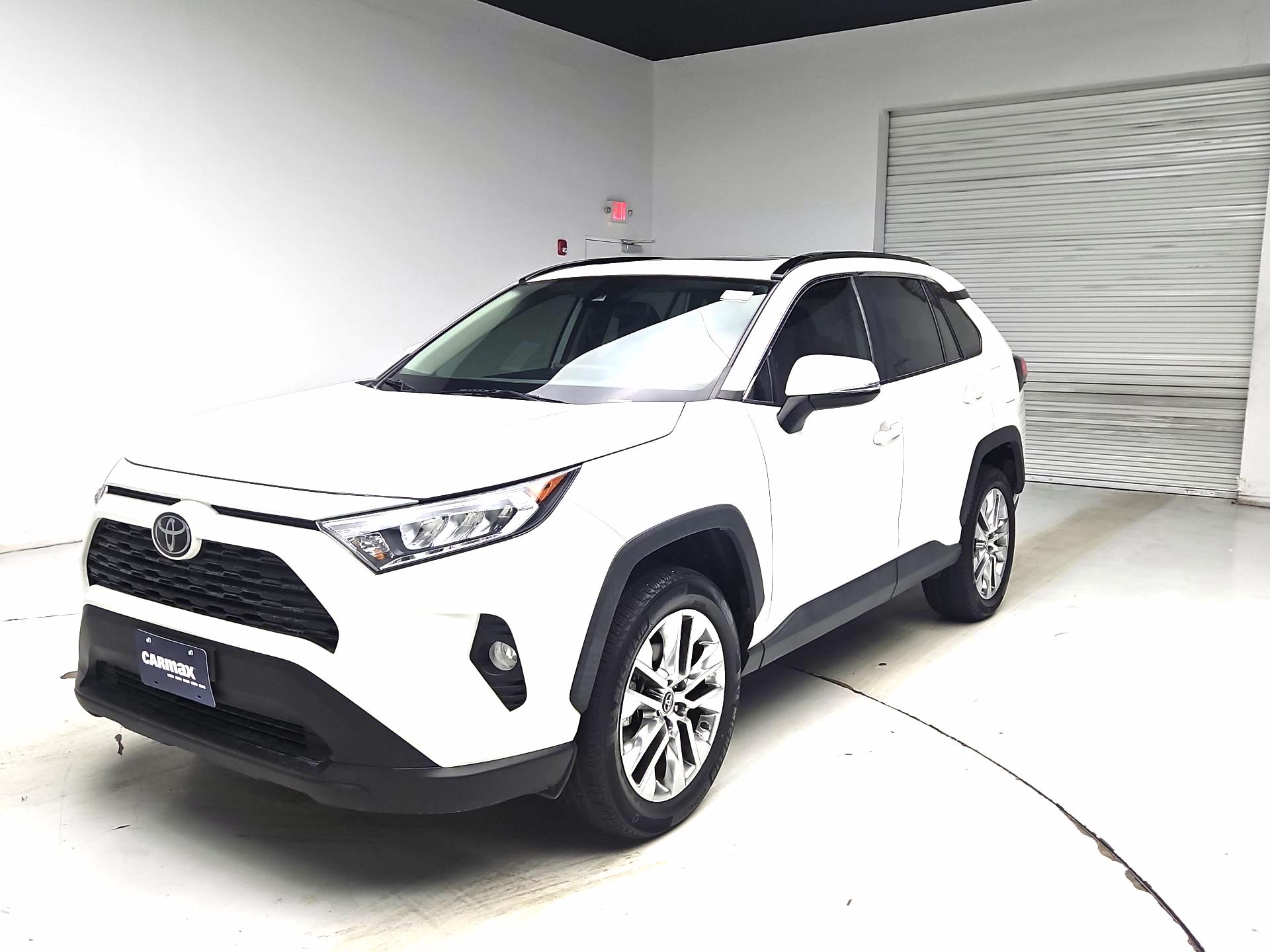 Thumbnail: 2021 Toyota RAV4 - 3
