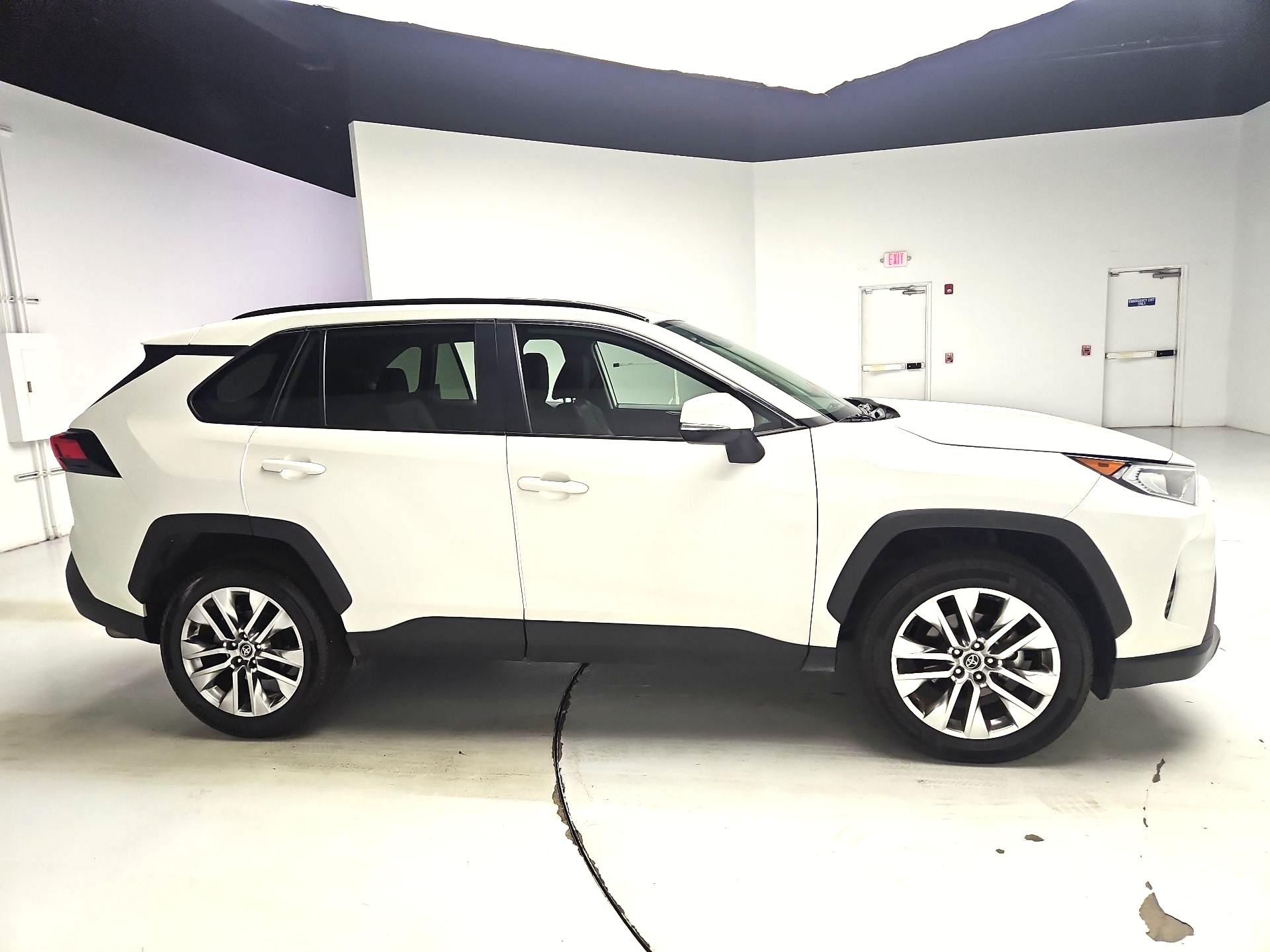 Thumbnail: 2021 Toyota RAV4 - 4