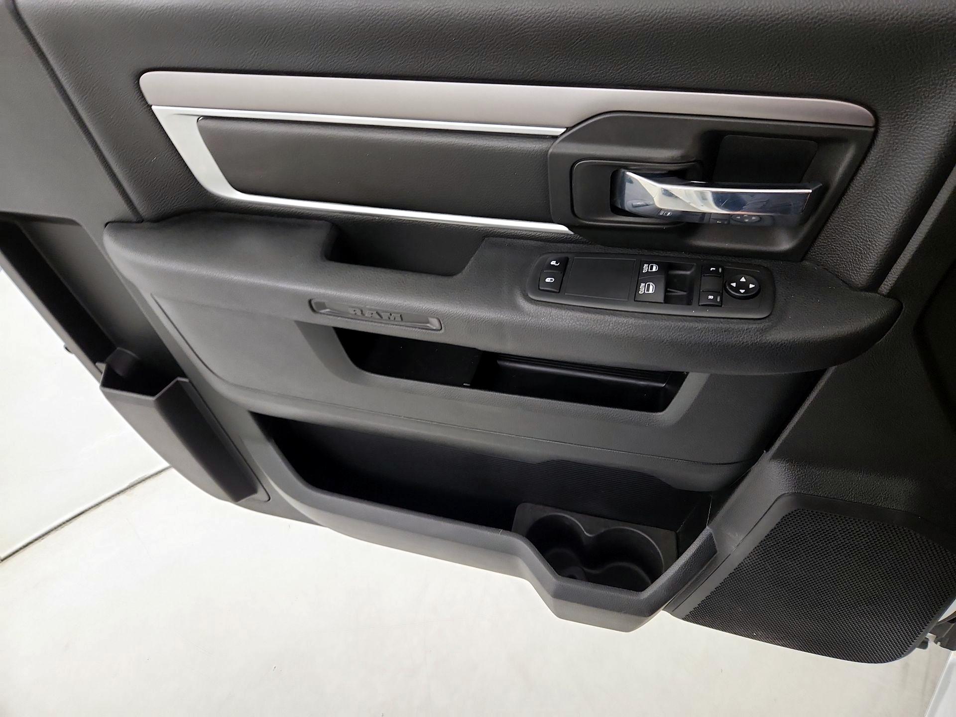 Thumbnail: 2022 RAM 1500 Classic - 12
