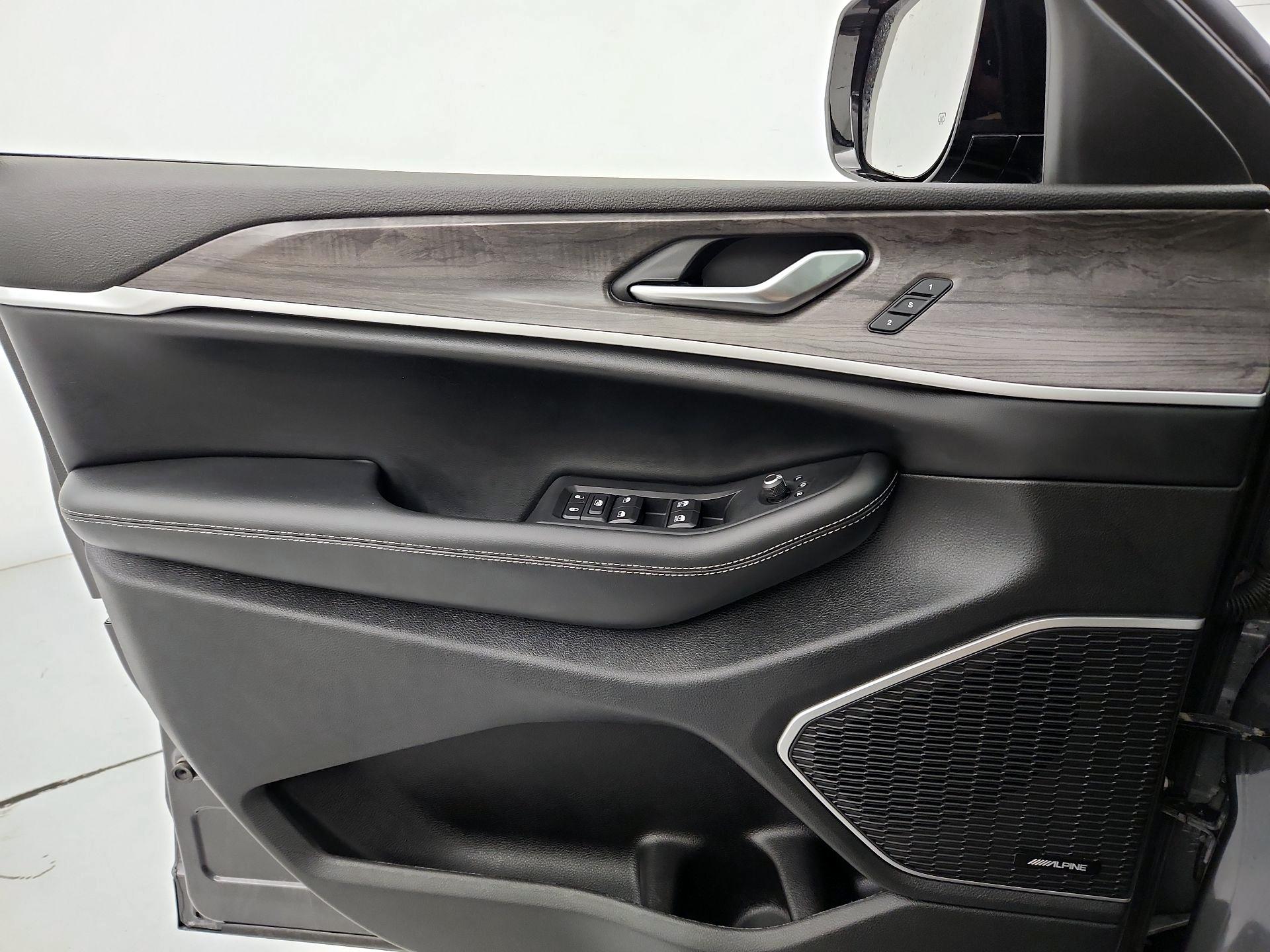 Thumbnail: 2022 Jeep Grand Cherokee - 12