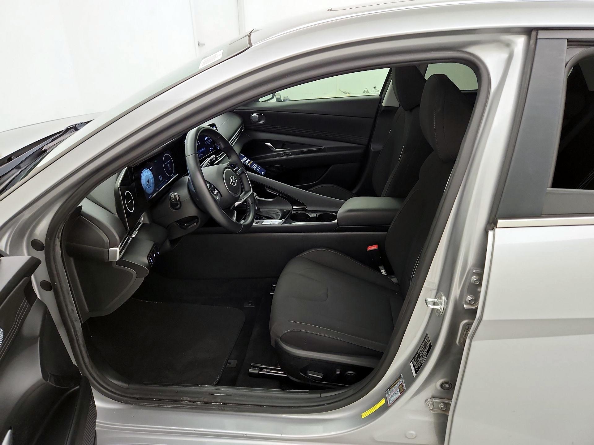 Thumbnail: 2022 Hyundai Elantra - 11
