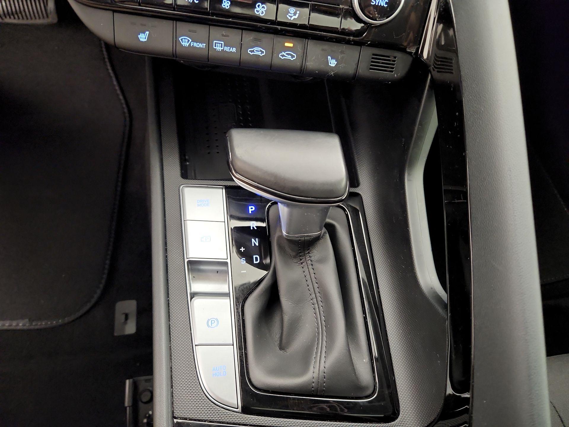 Thumbnail: 2022 Hyundai Elantra - 17