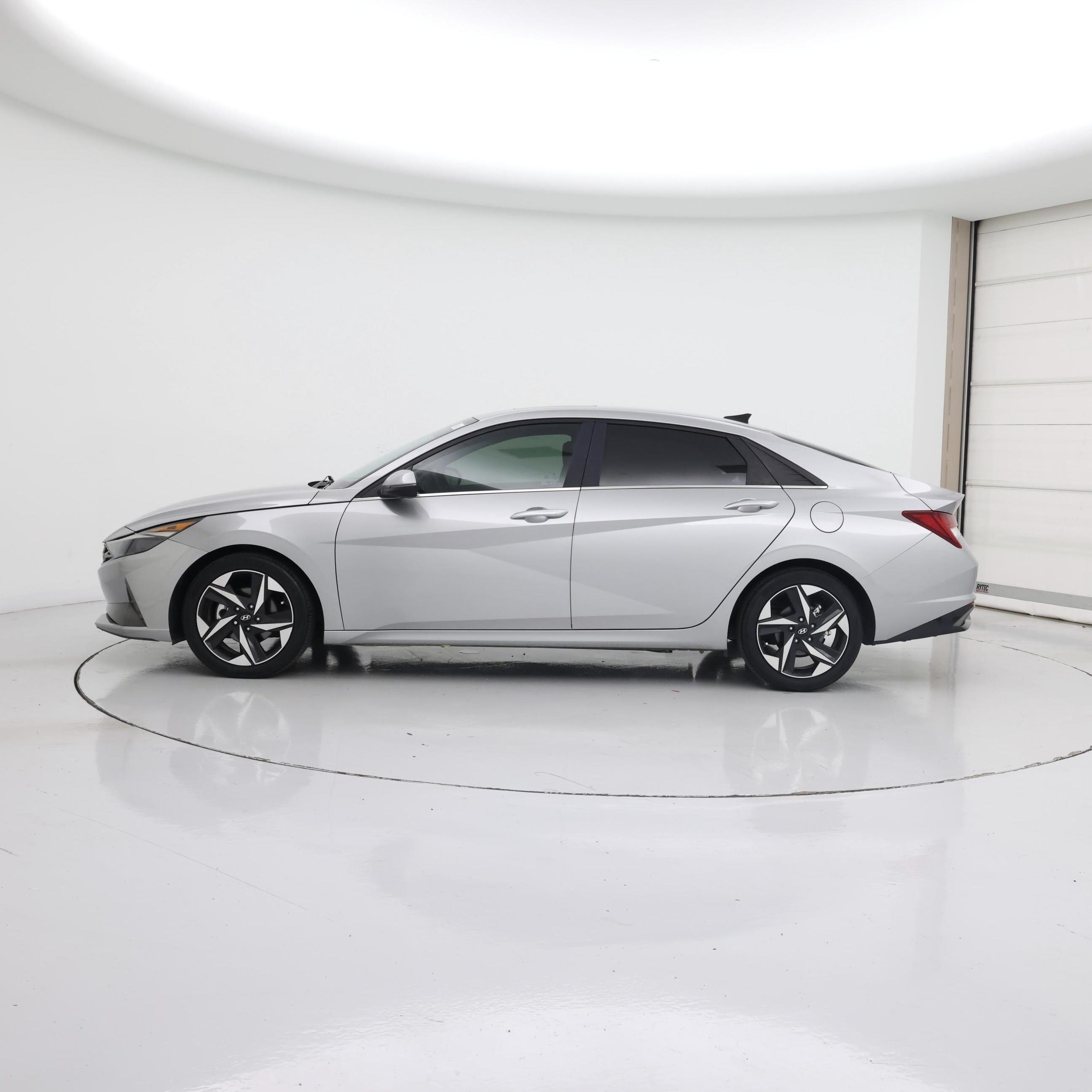 Thumbnail: 2022 Hyundai Elantra - 3