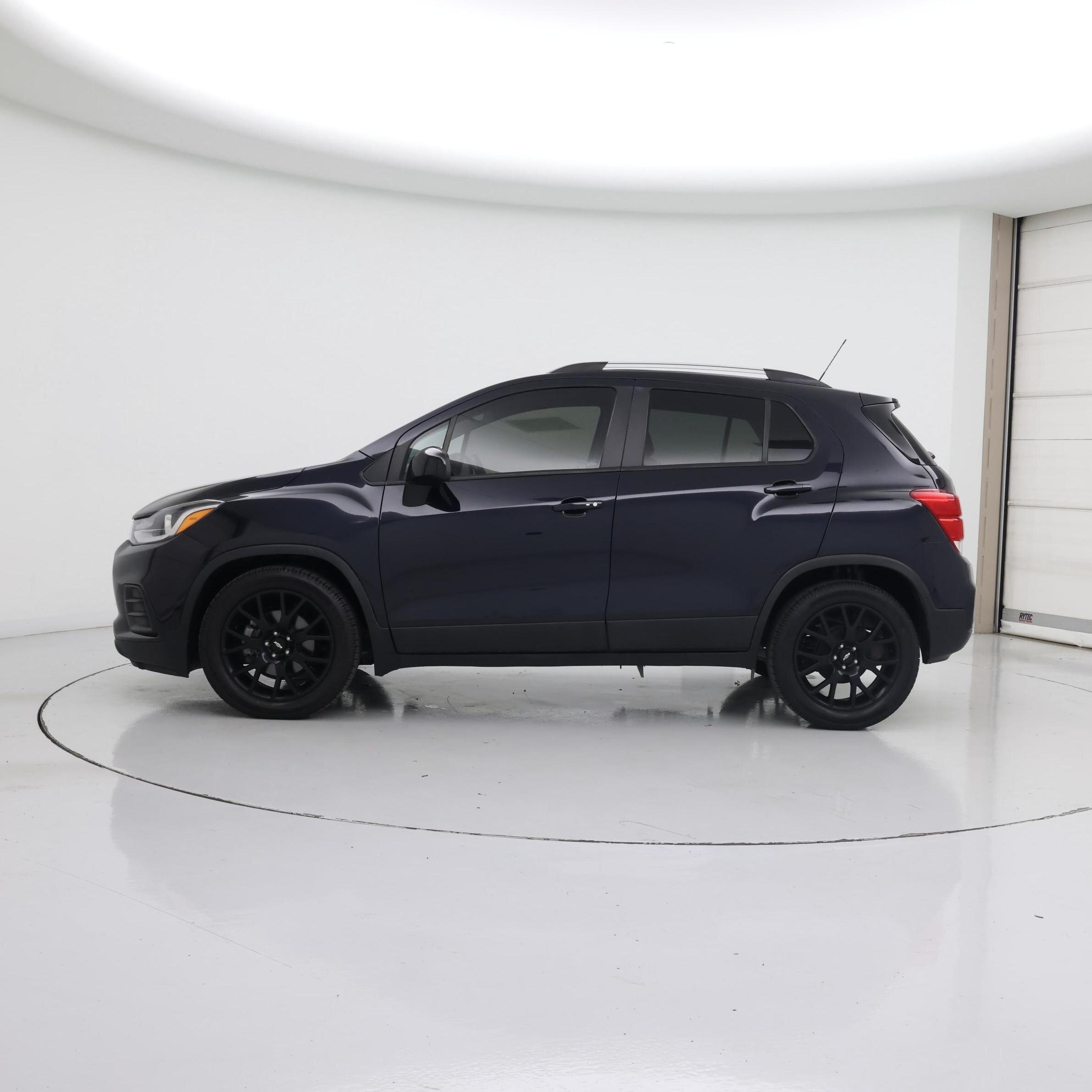 Thumbnail: 2021 Chevrolet Trax - 3