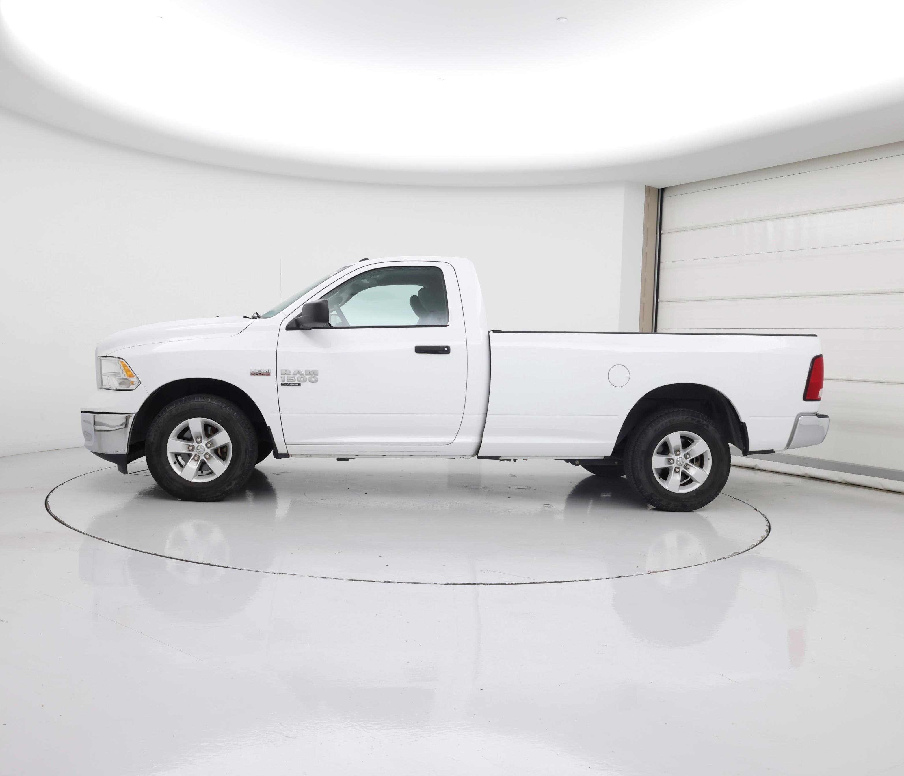 Thumbnail: 2021 RAM 1500 Classic - 3