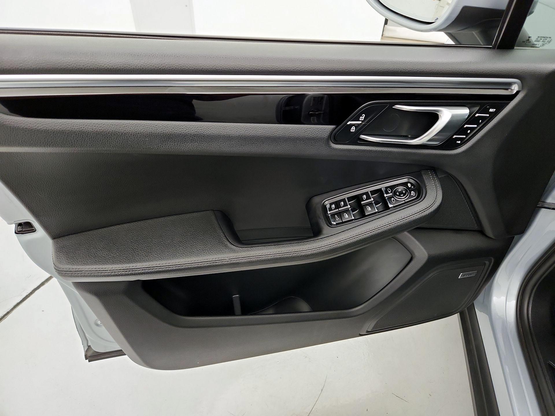 Thumbnail: 2021 Porsche Macan - 12