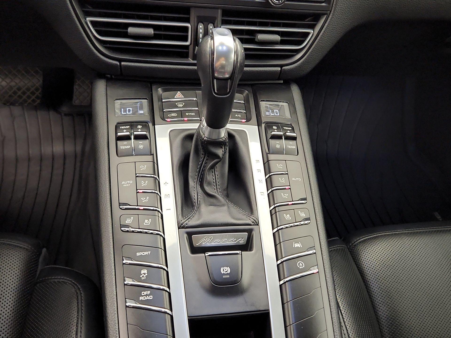 Thumbnail: 2021 Porsche Macan - 18