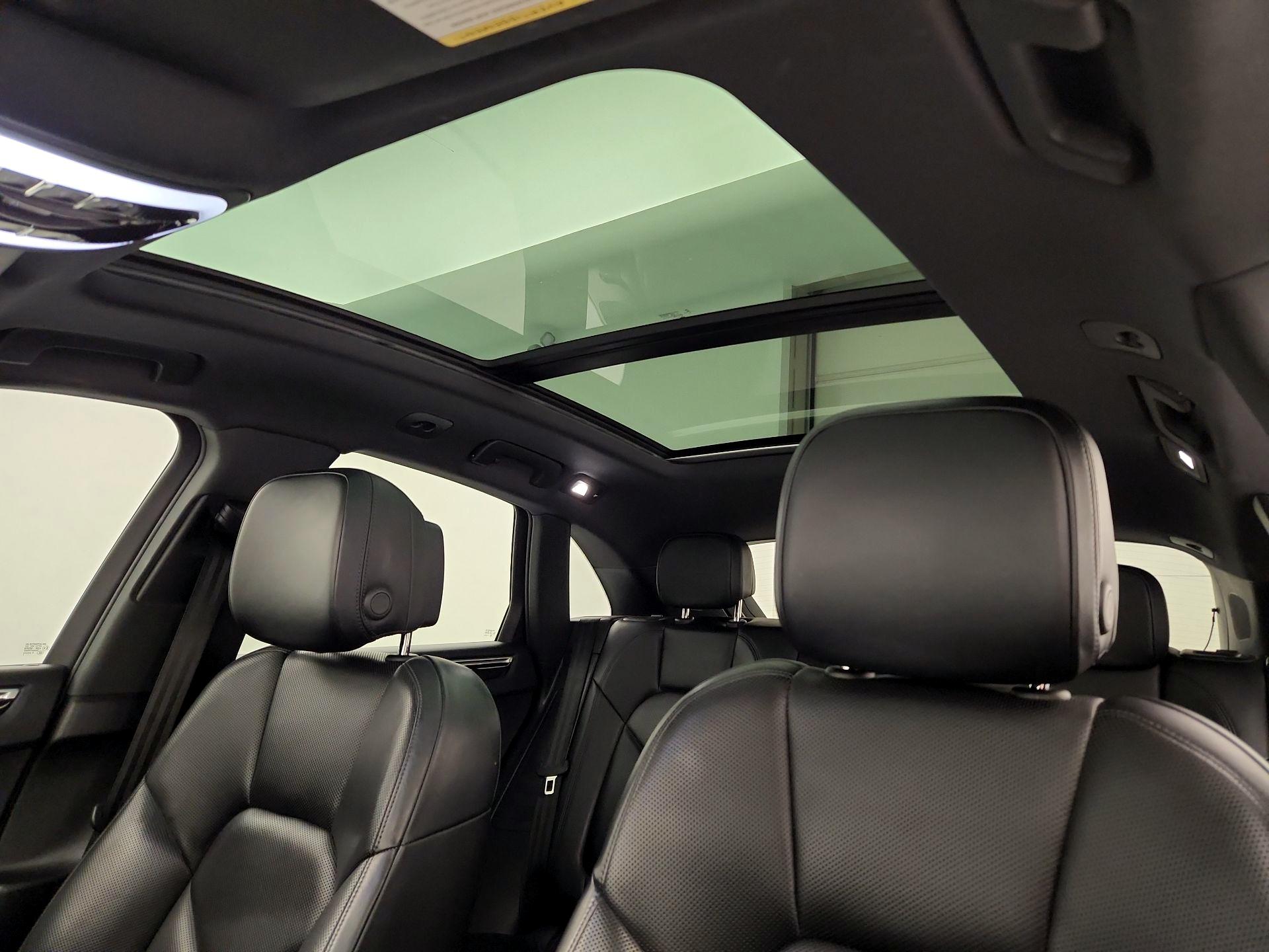 Thumbnail: 2021 Porsche Macan - 20