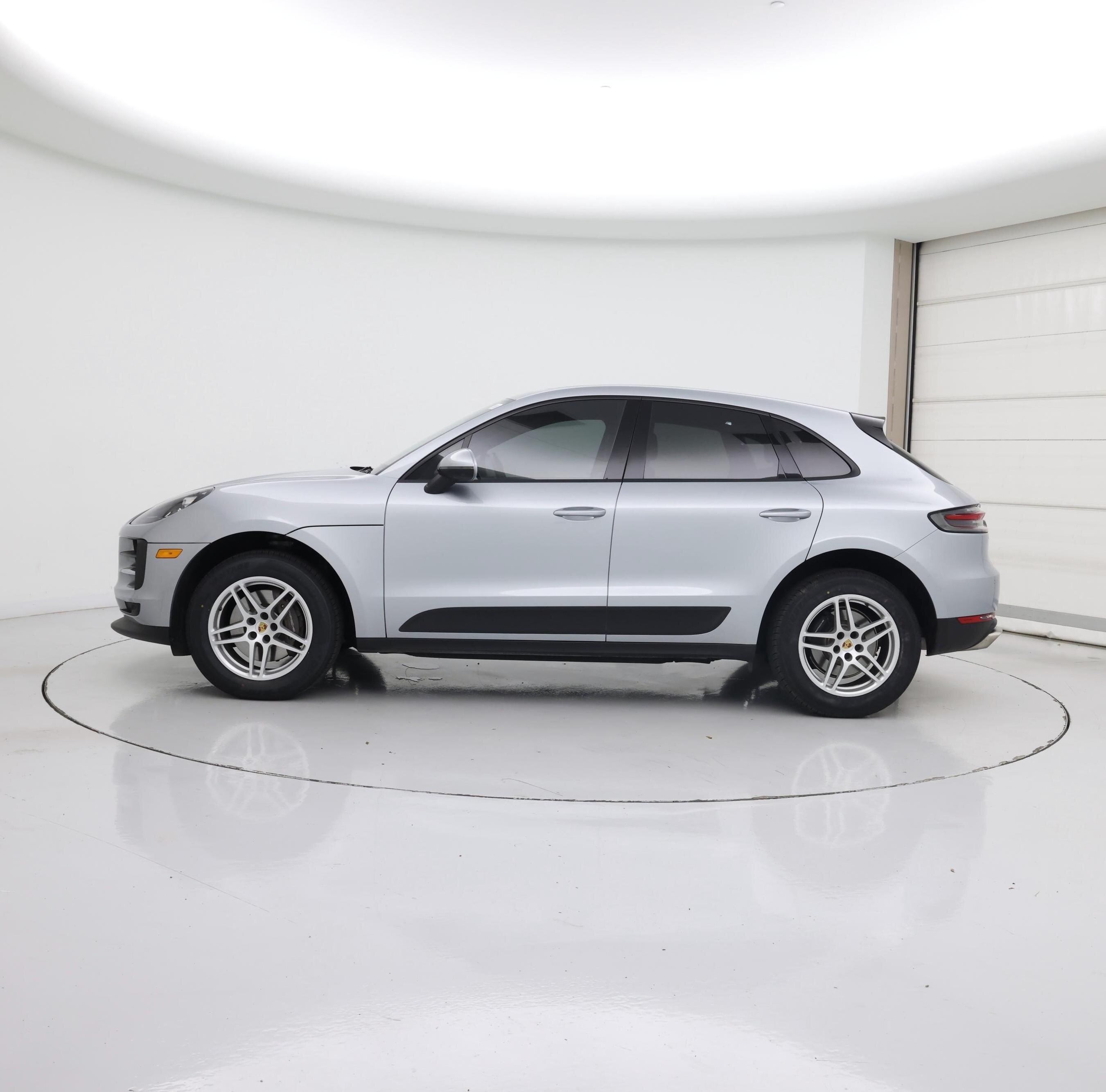 Thumbnail: 2021 Porsche Macan - 3