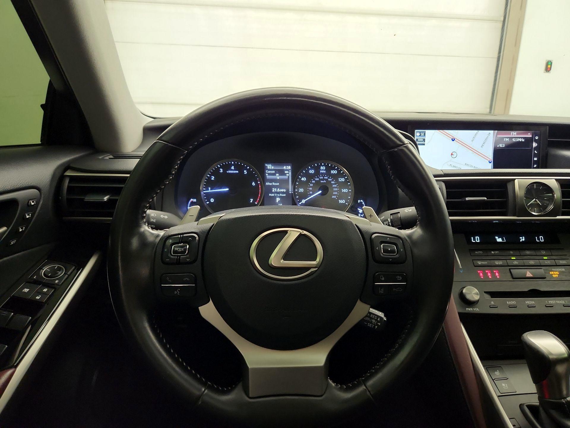 Thumbnail: 2020 Lexus IS - 10