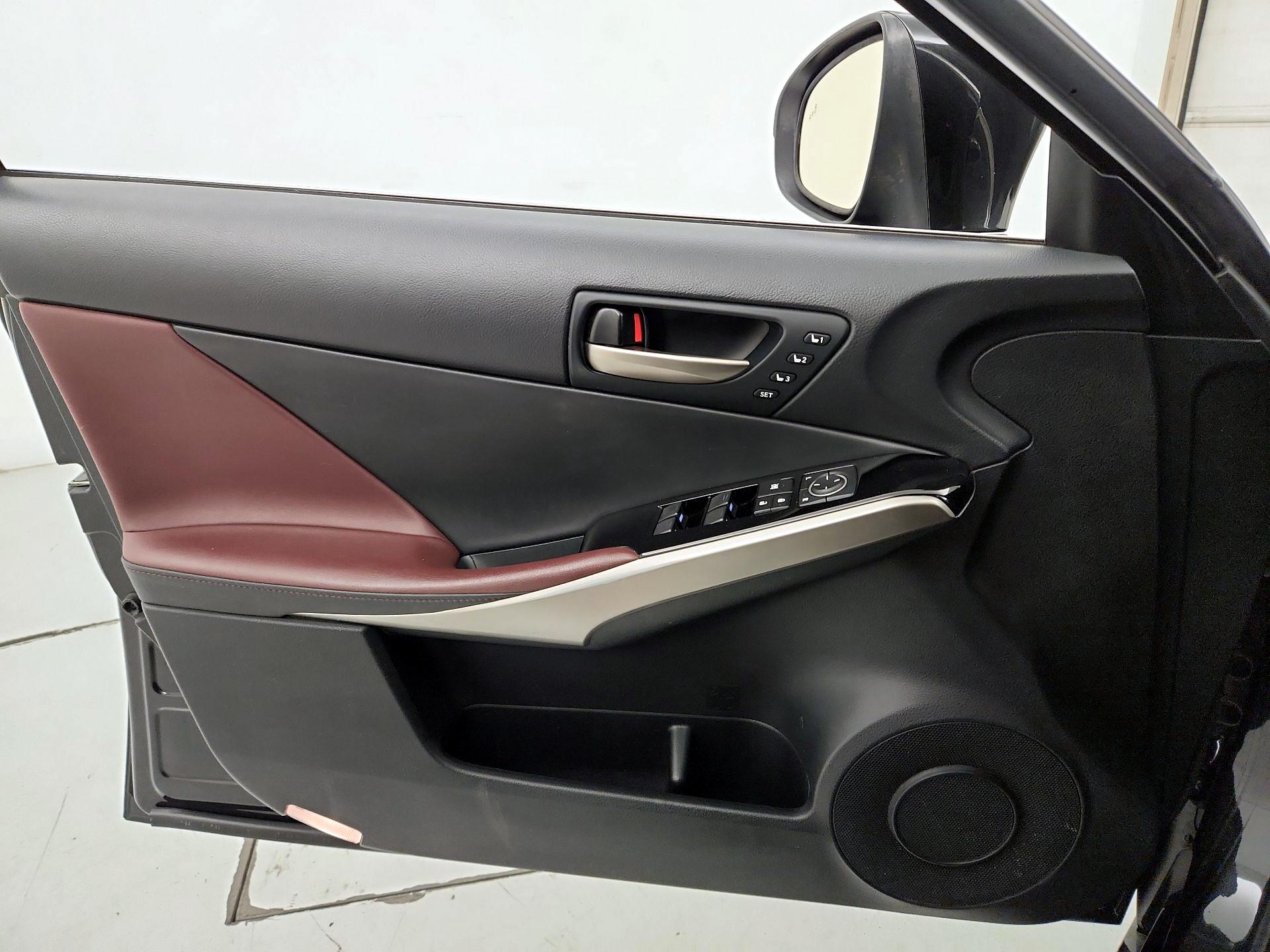Thumbnail: 2020 Lexus IS - 12