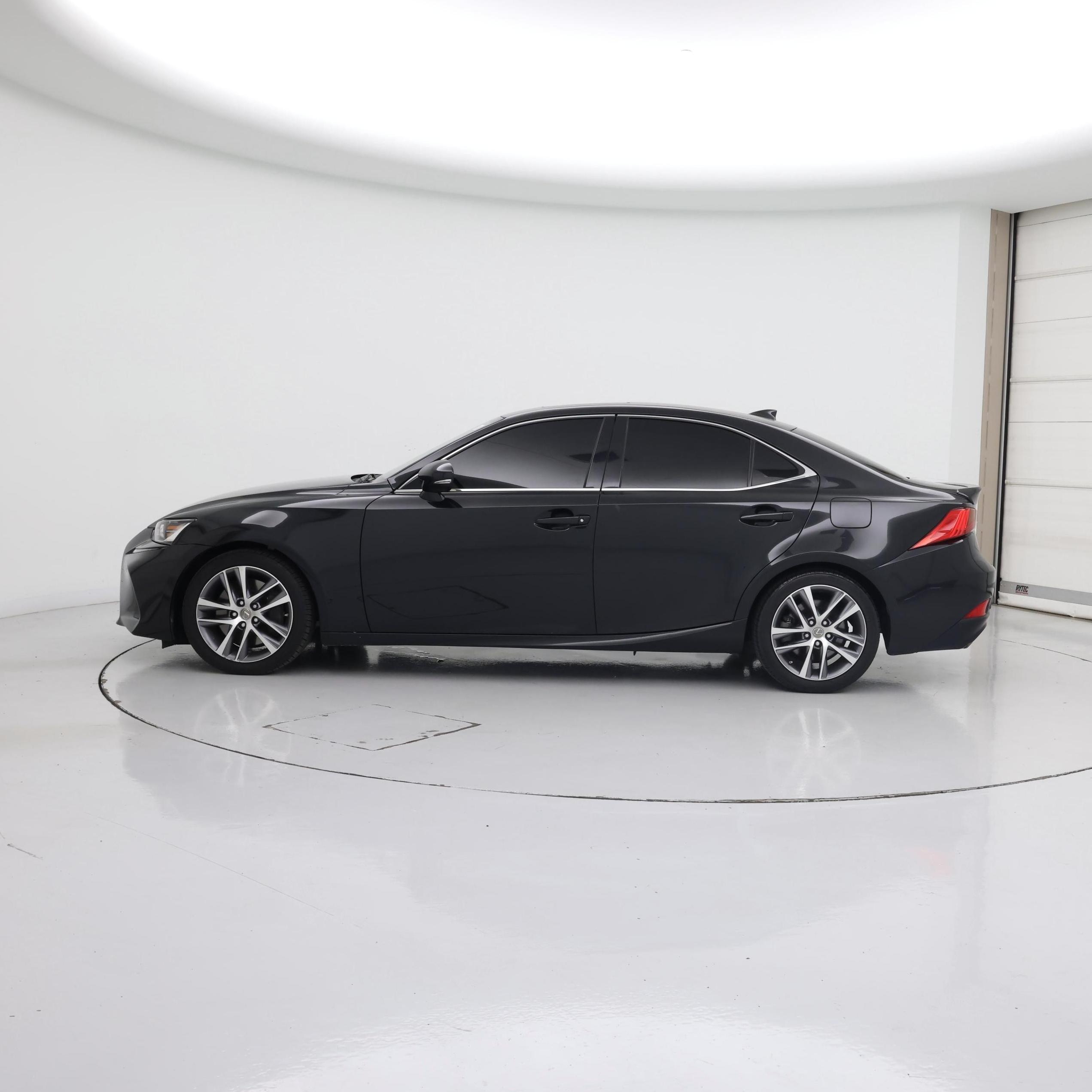 Thumbnail: 2020 Lexus IS - 3