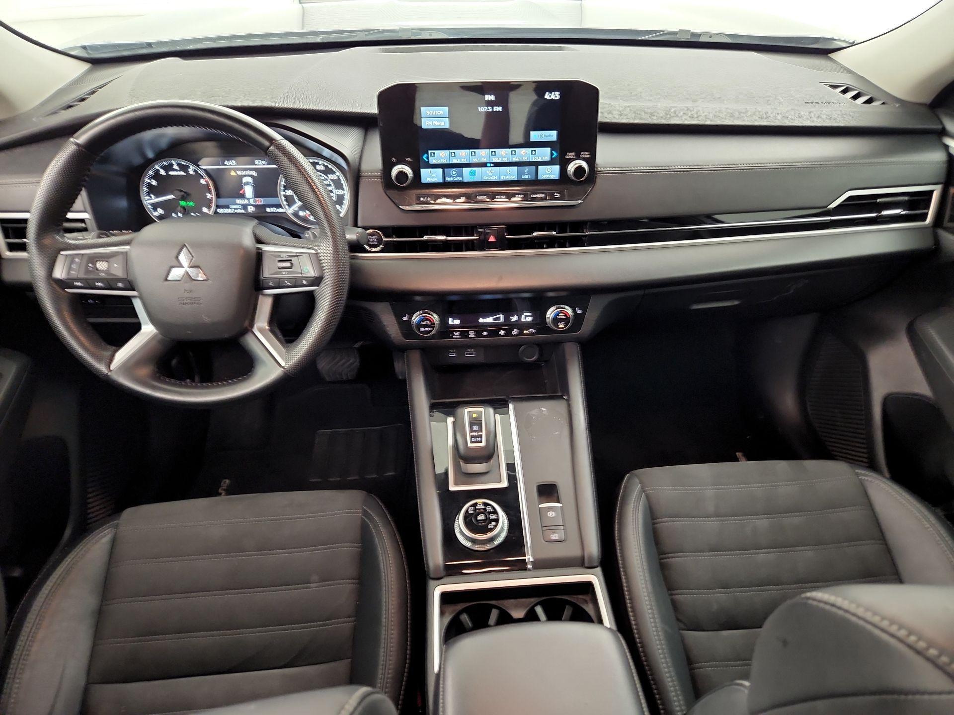 Thumbnail: 2023 Mitsubishi Outlander - 9