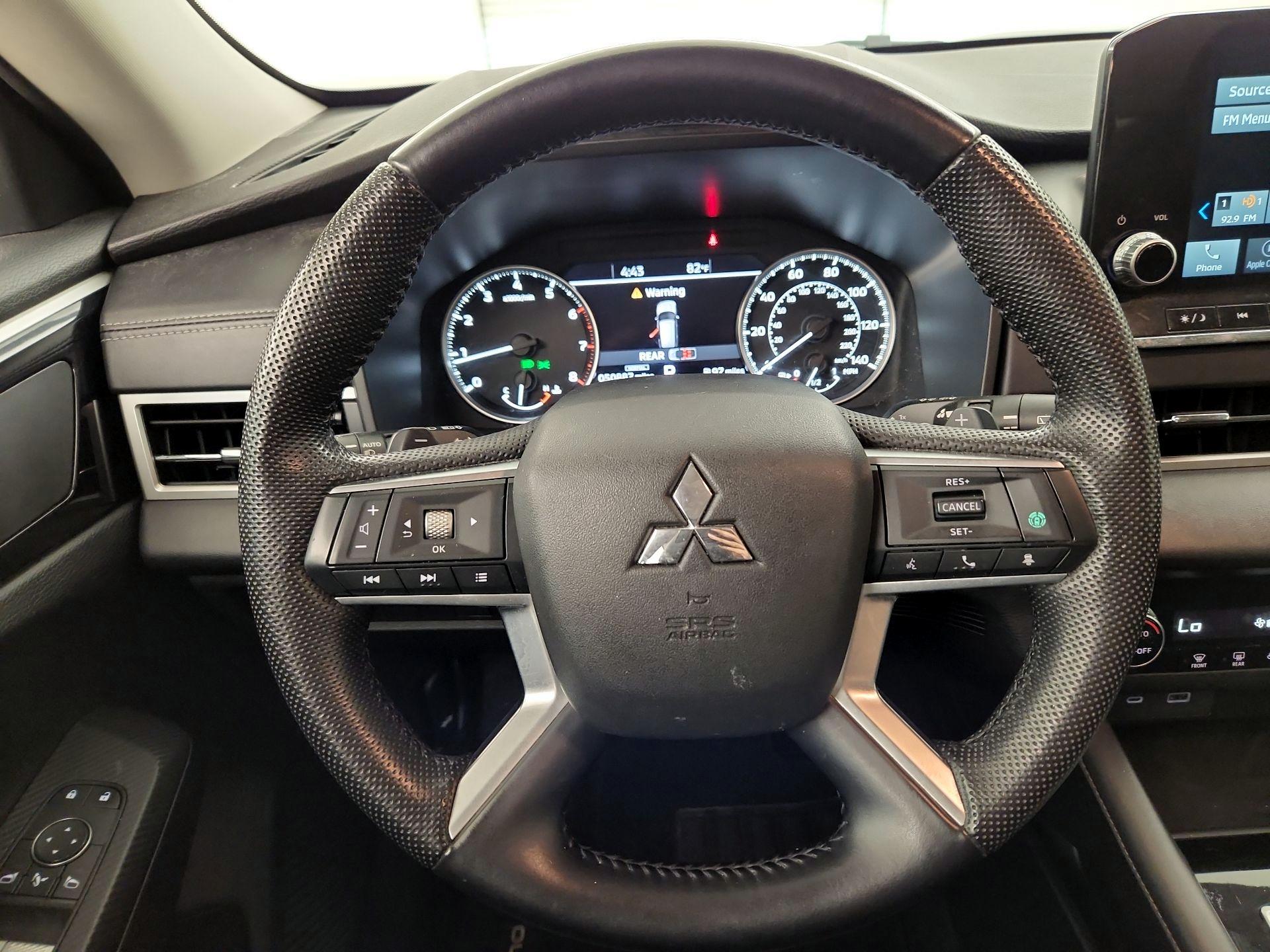 Thumbnail: 2023 Mitsubishi Outlander - 10
