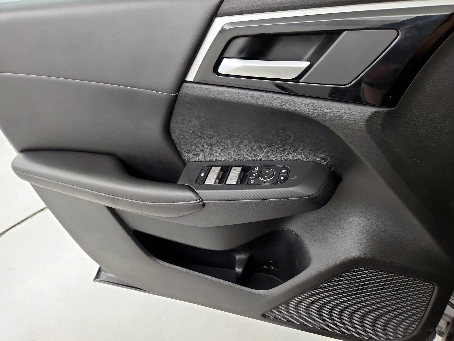 Thumbnail: 2023 Mitsubishi Outlander - 12