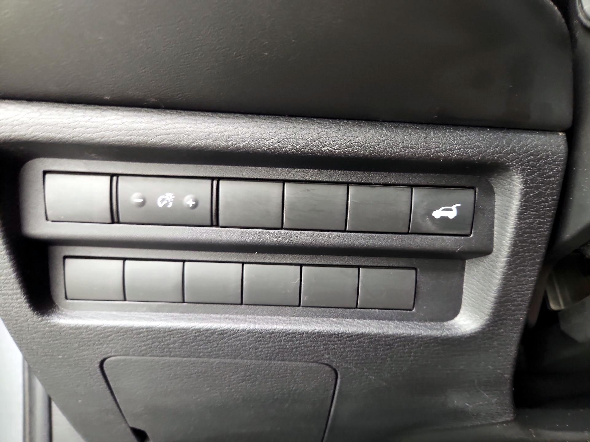 Thumbnail: 2023 Mitsubishi Outlander - 13