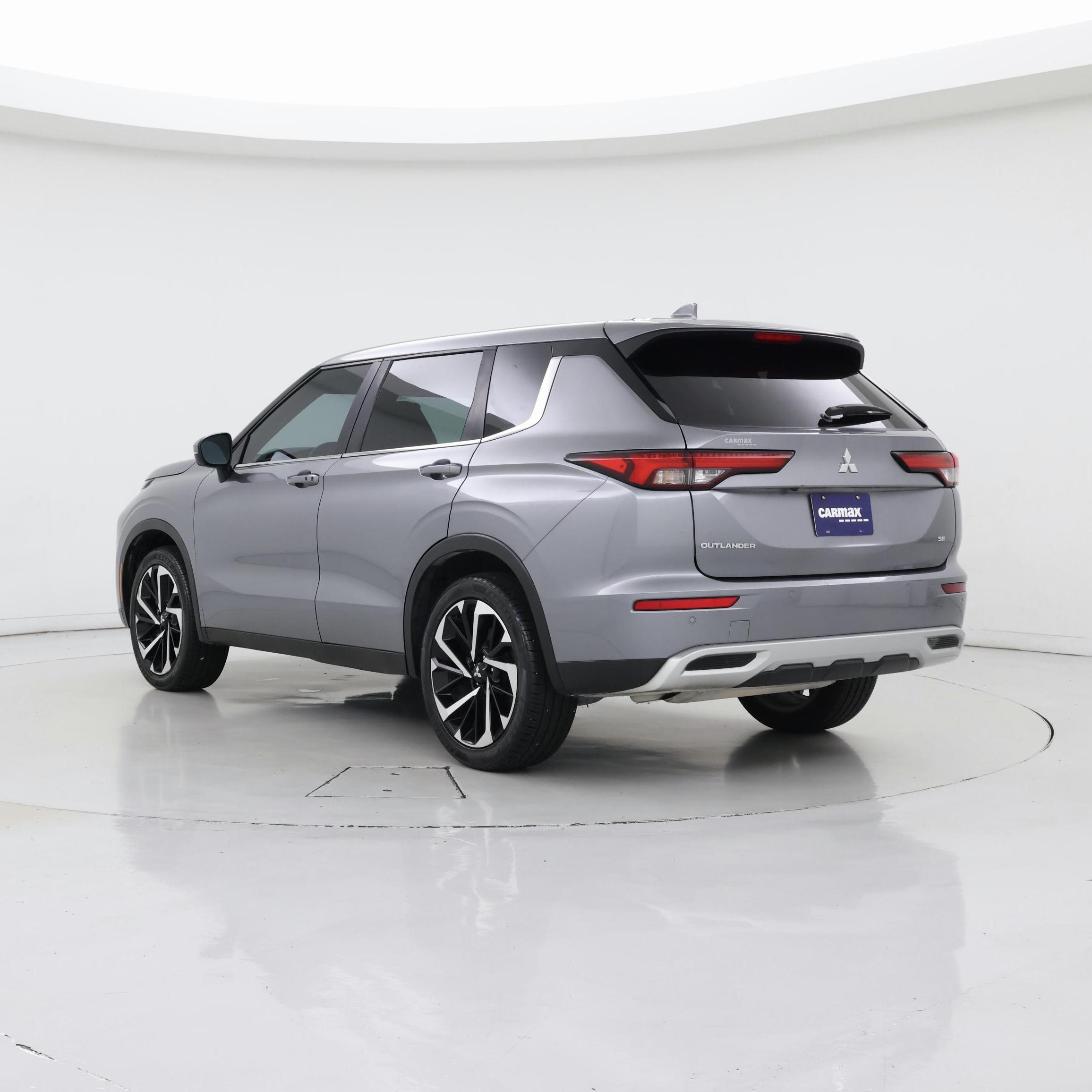 Thumbnail: 2023 Mitsubishi Outlander - 2