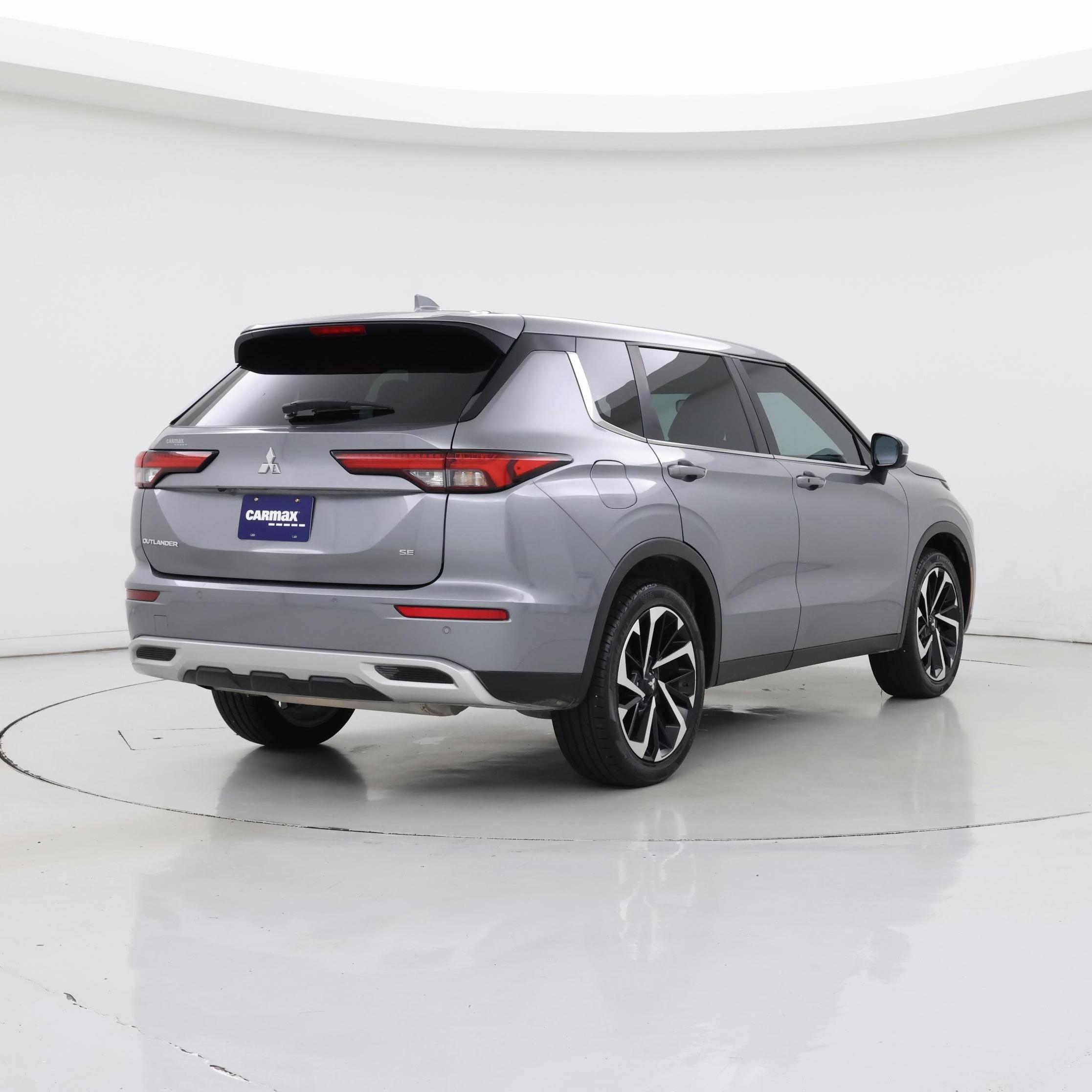 Thumbnail: 2023 Mitsubishi Outlander - 8