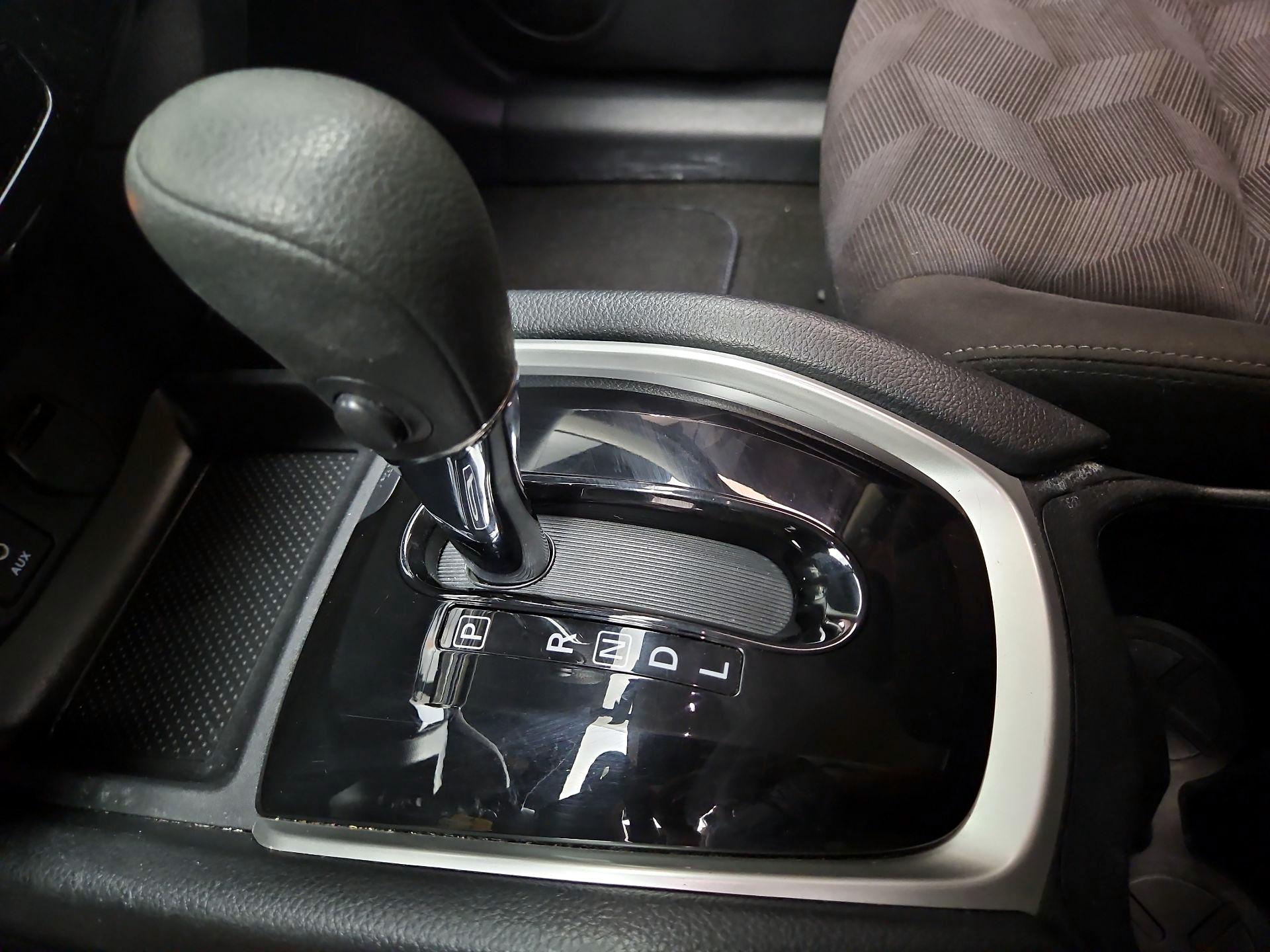 Thumbnail: 2015 Nissan Rogue - 17