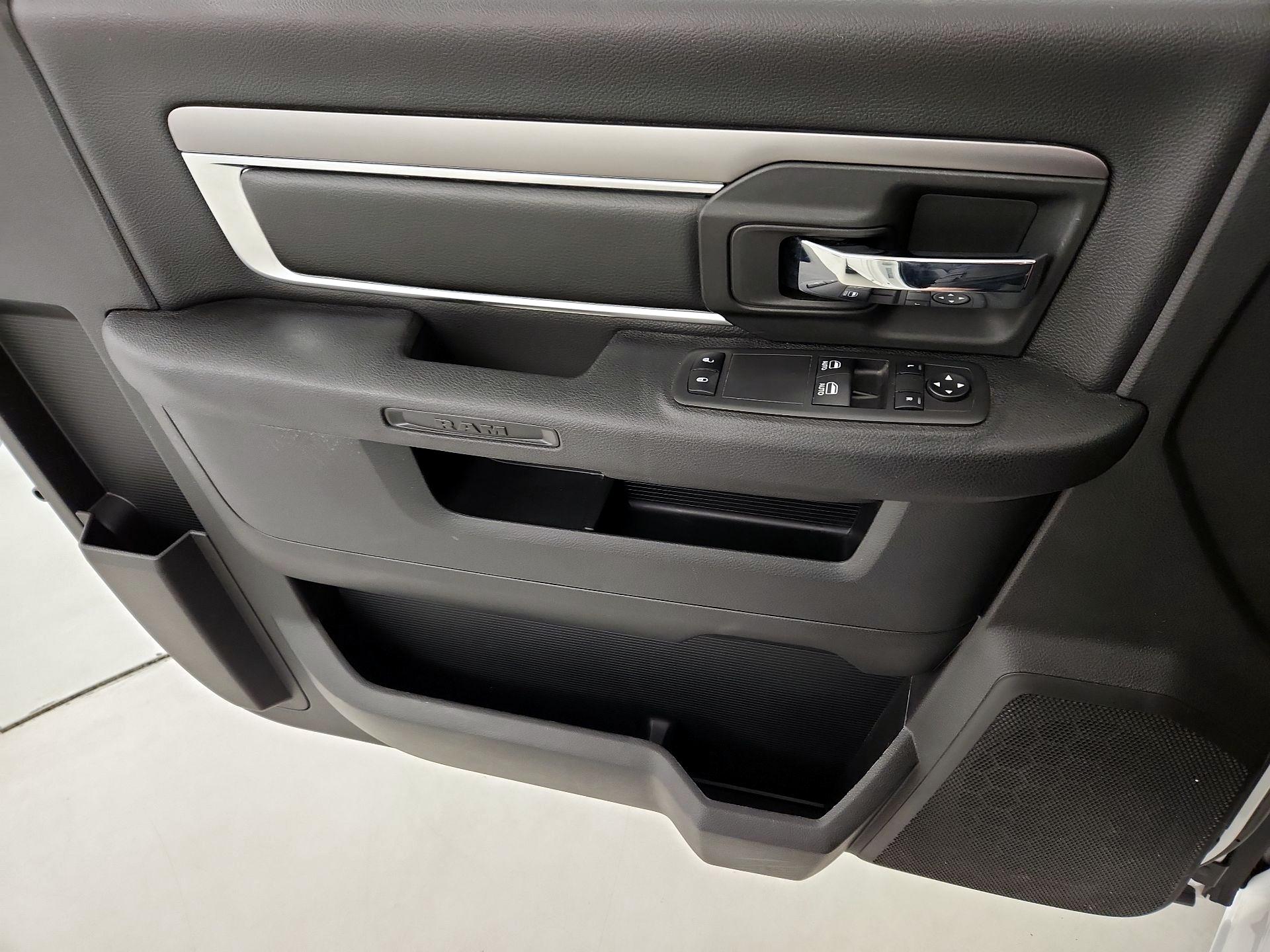 Thumbnail: 2022 RAM 1500 Classic - 12