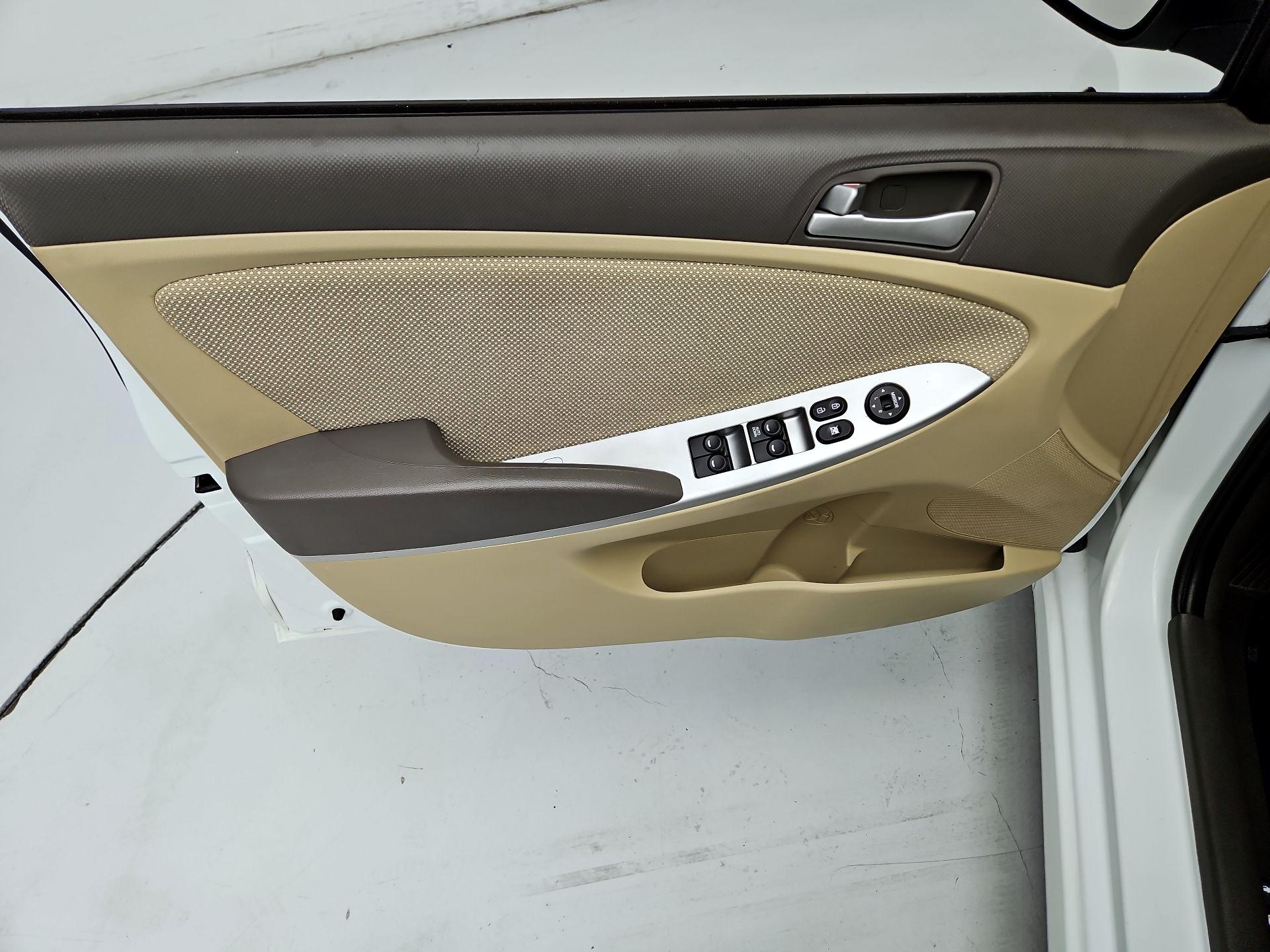 Thumbnail: 2014 Hyundai Accent - 12