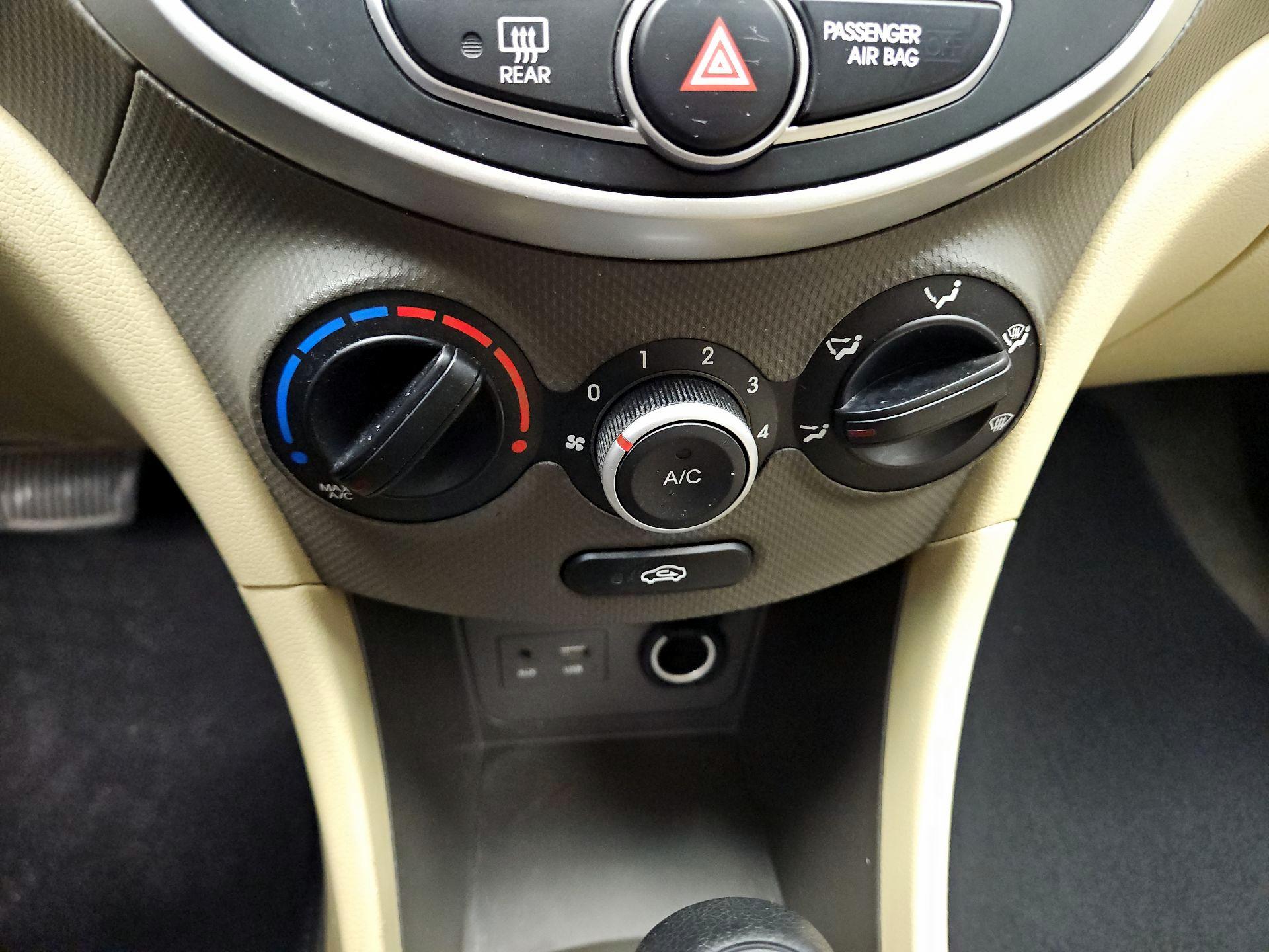 Thumbnail: 2014 Hyundai Accent - 15