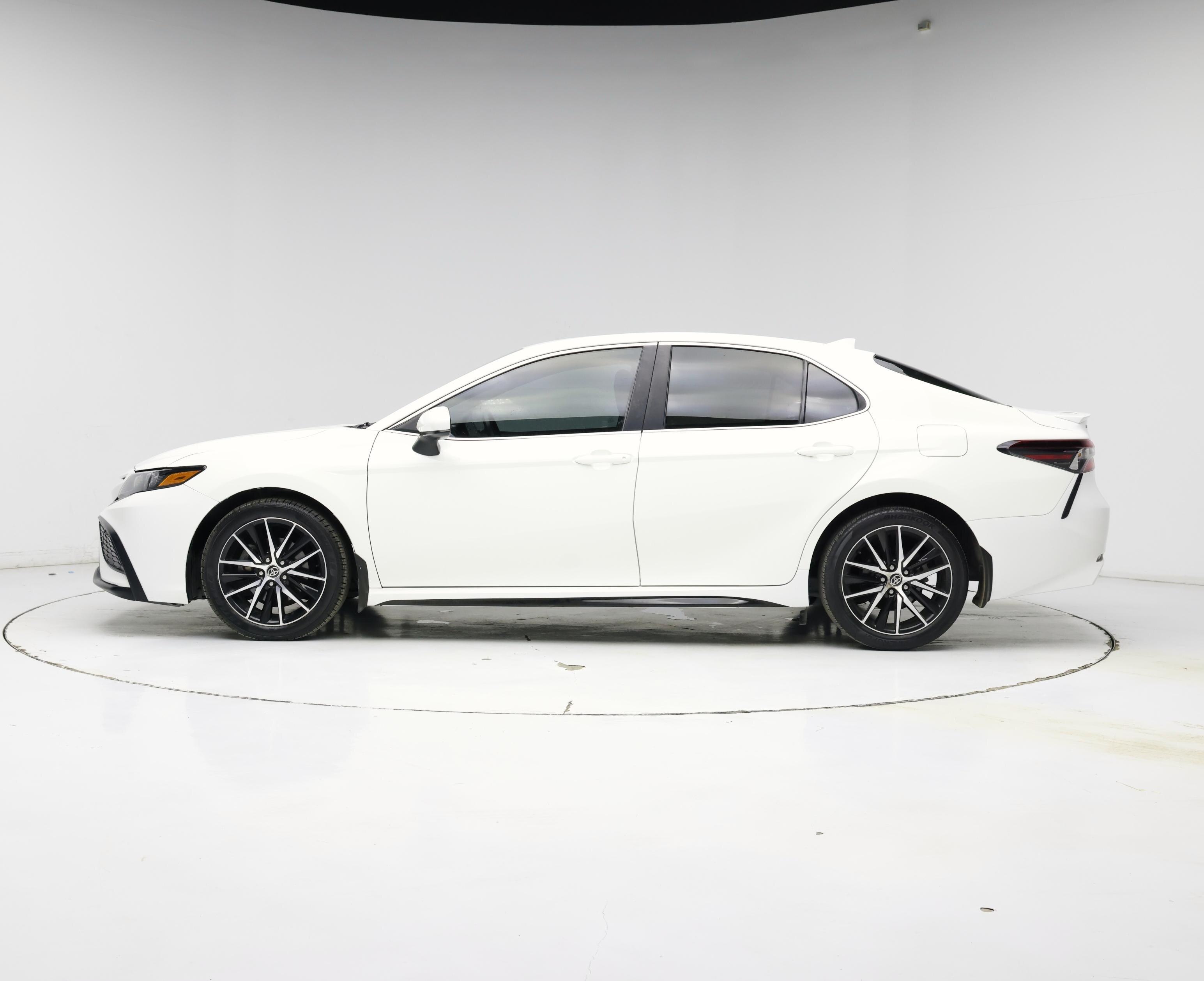 Thumbnail: 2021 Toyota Camry - 3