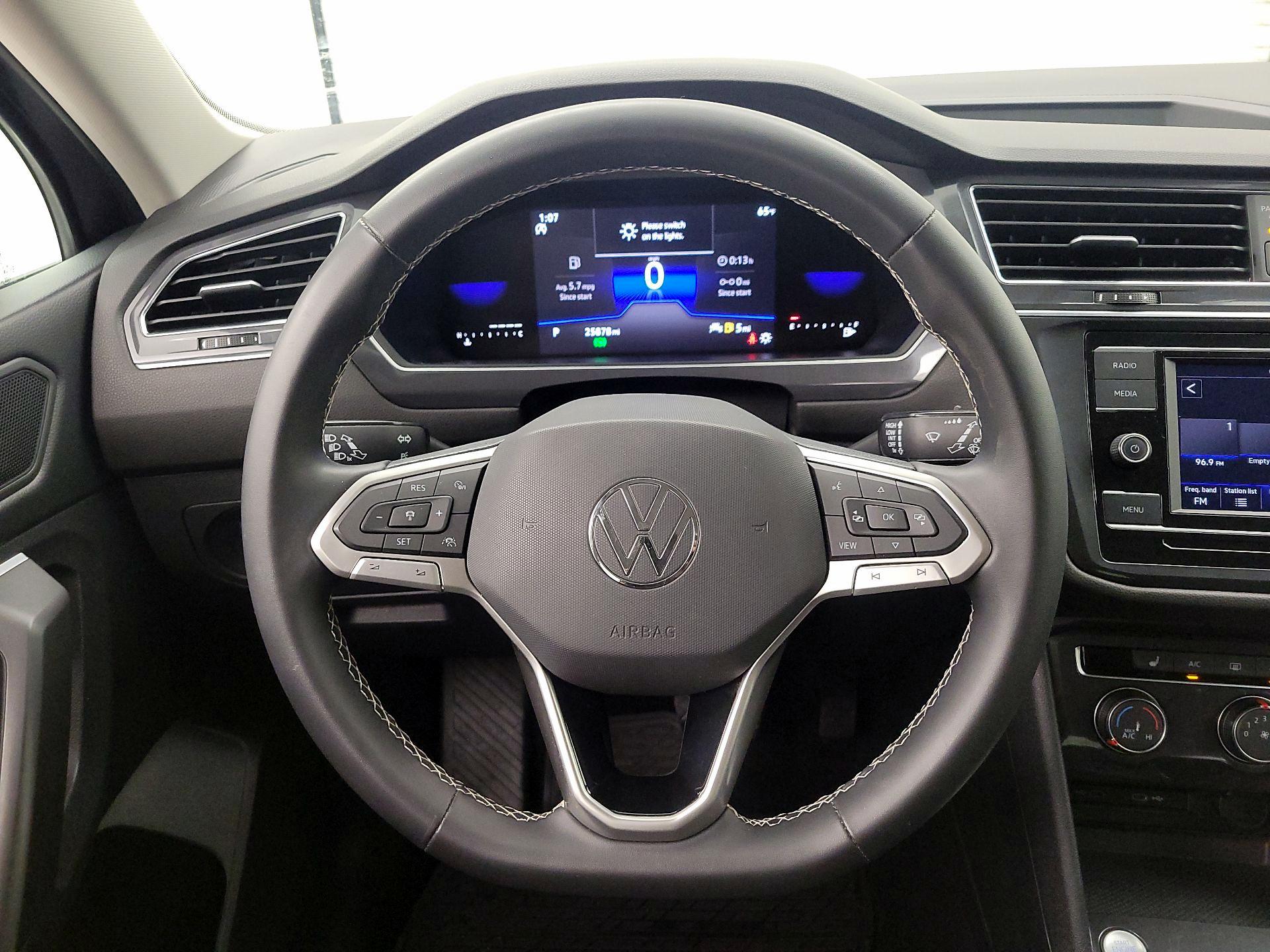 Thumbnail: 2022 Volkswagen Tiguan - 10