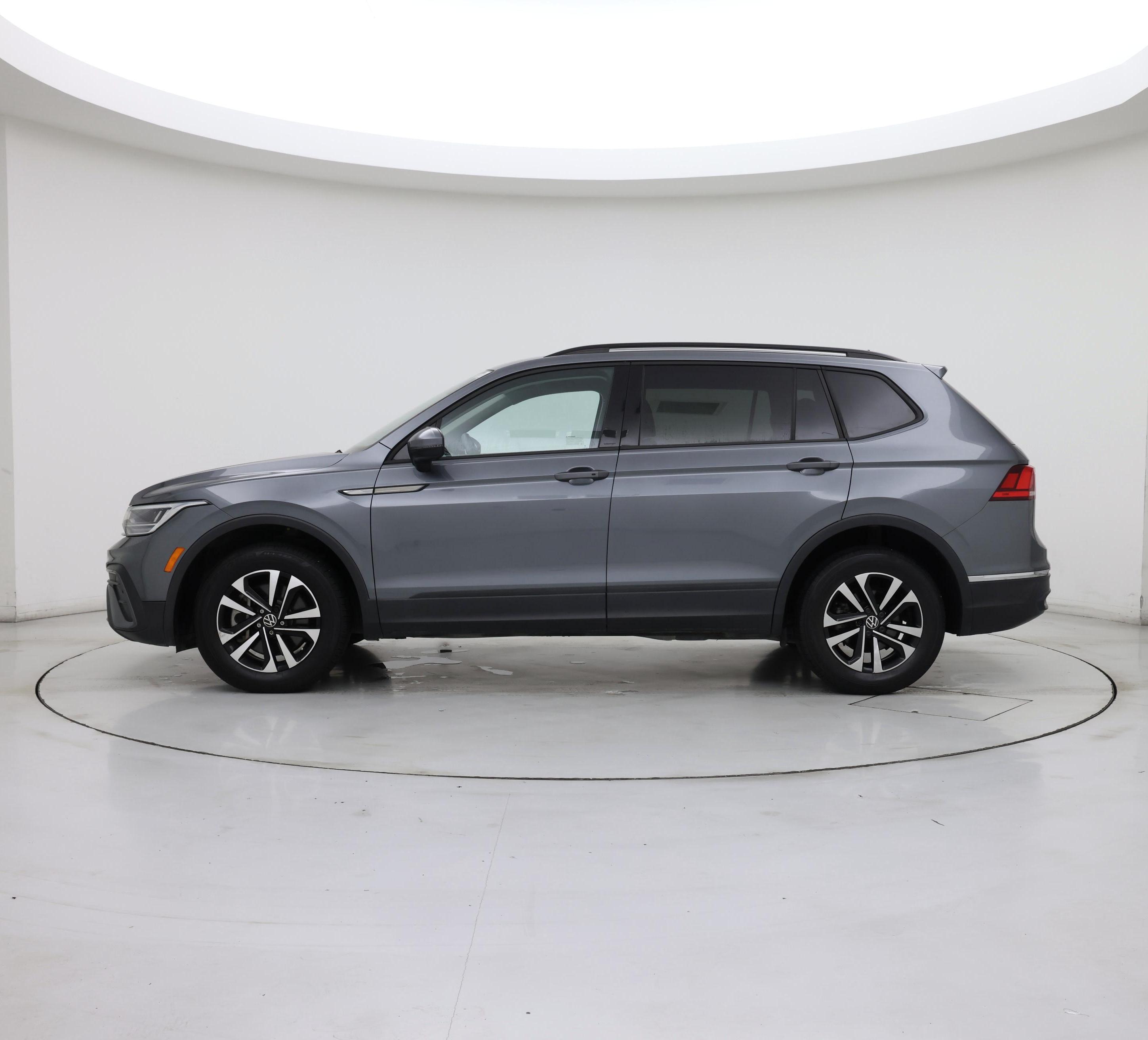 Thumbnail: 2022 Volkswagen Tiguan - 3