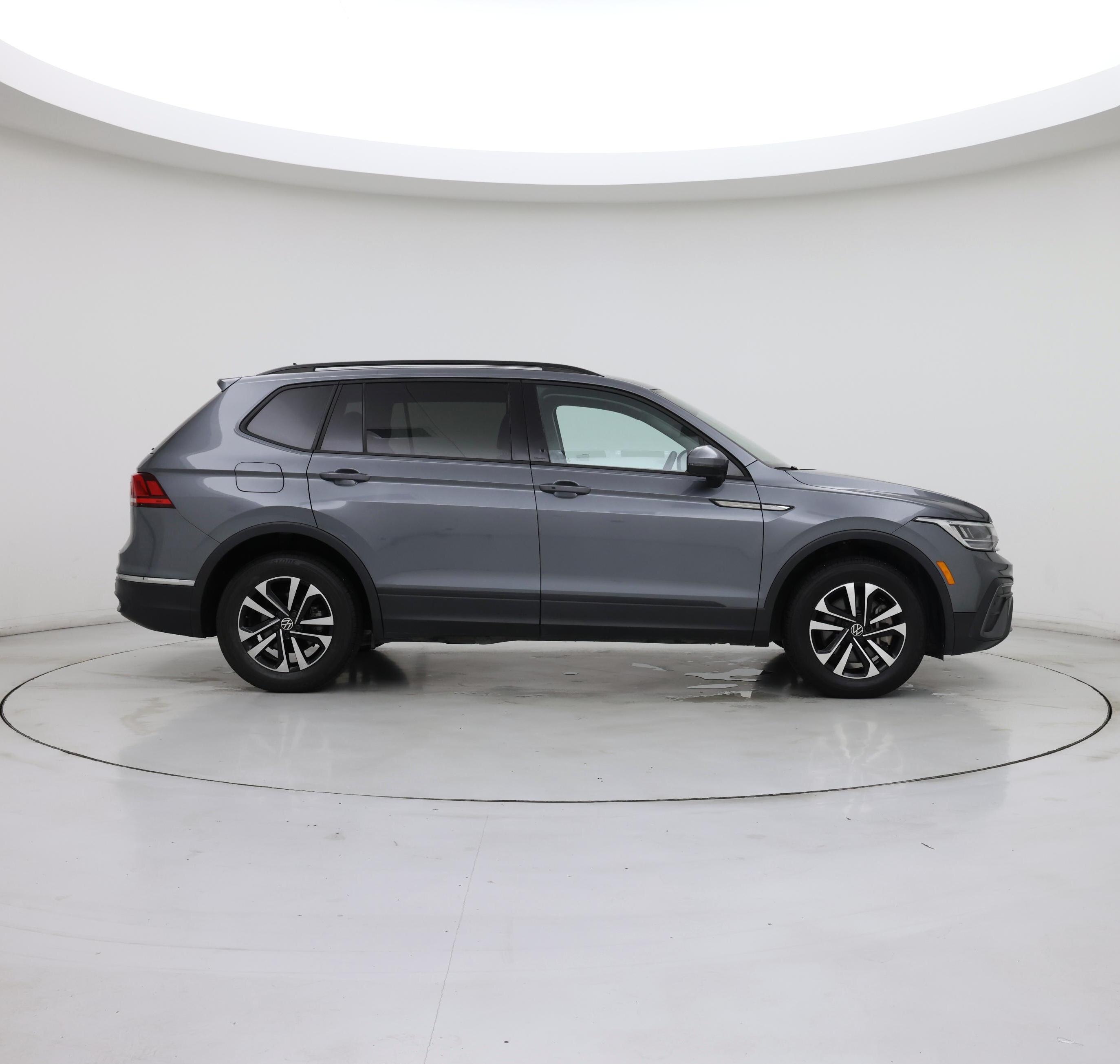 Thumbnail: 2022 Volkswagen Tiguan - 7