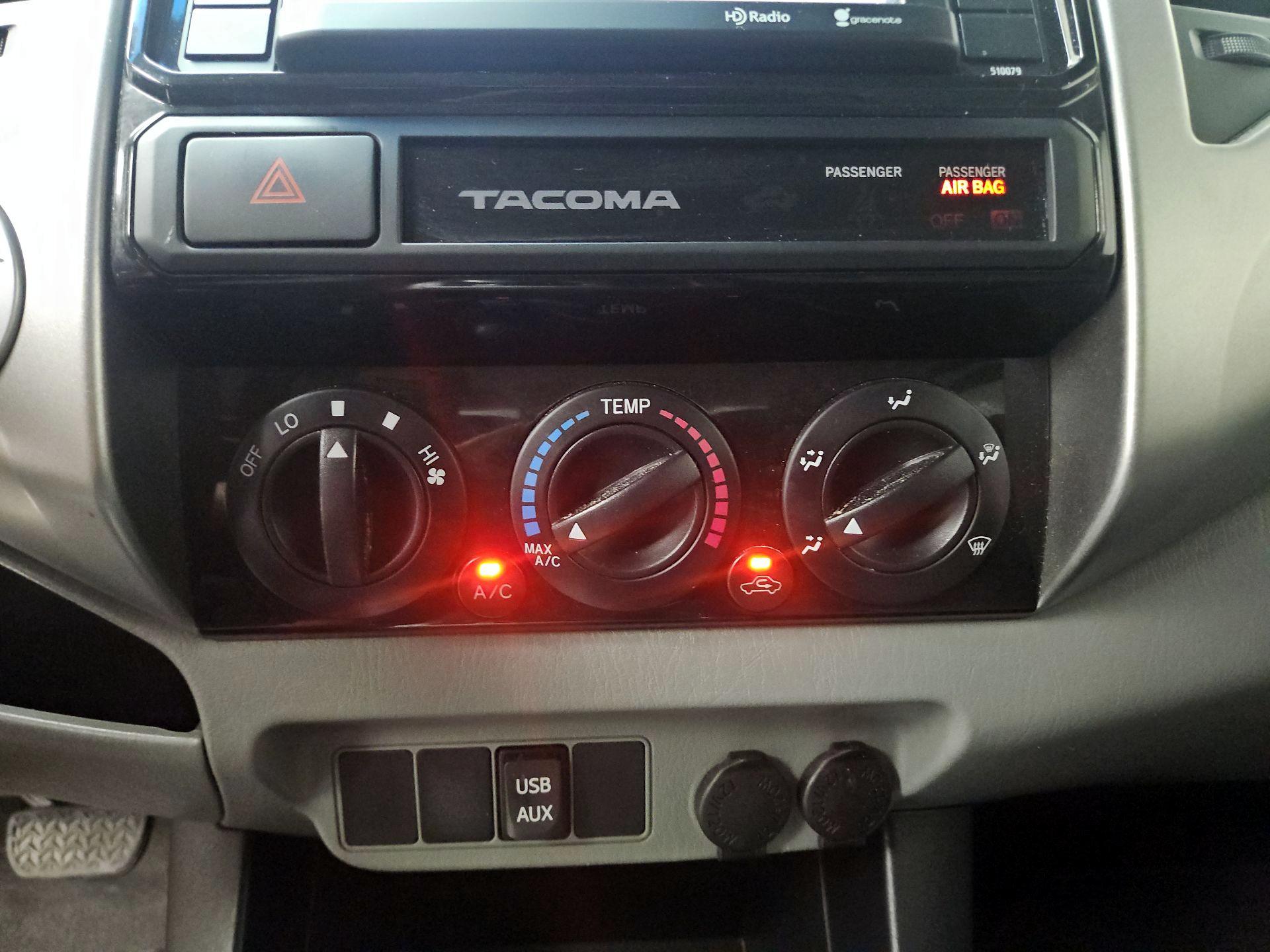 Thumbnail: 2015 Toyota Tacoma - 16